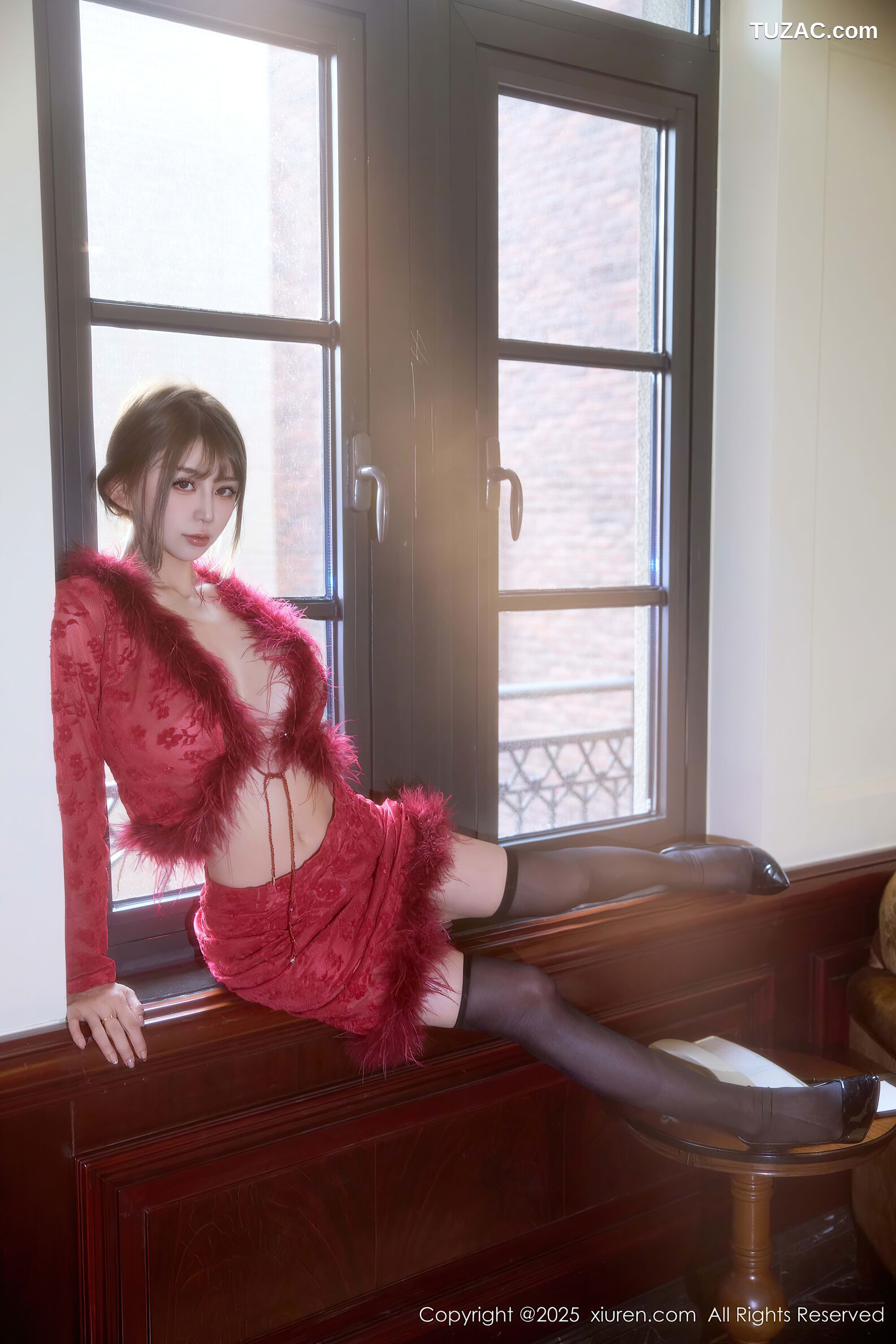 XiuRen秀人网-10848-Zoe柚柚-美乳玉背红色复古服饰-2025.10.10