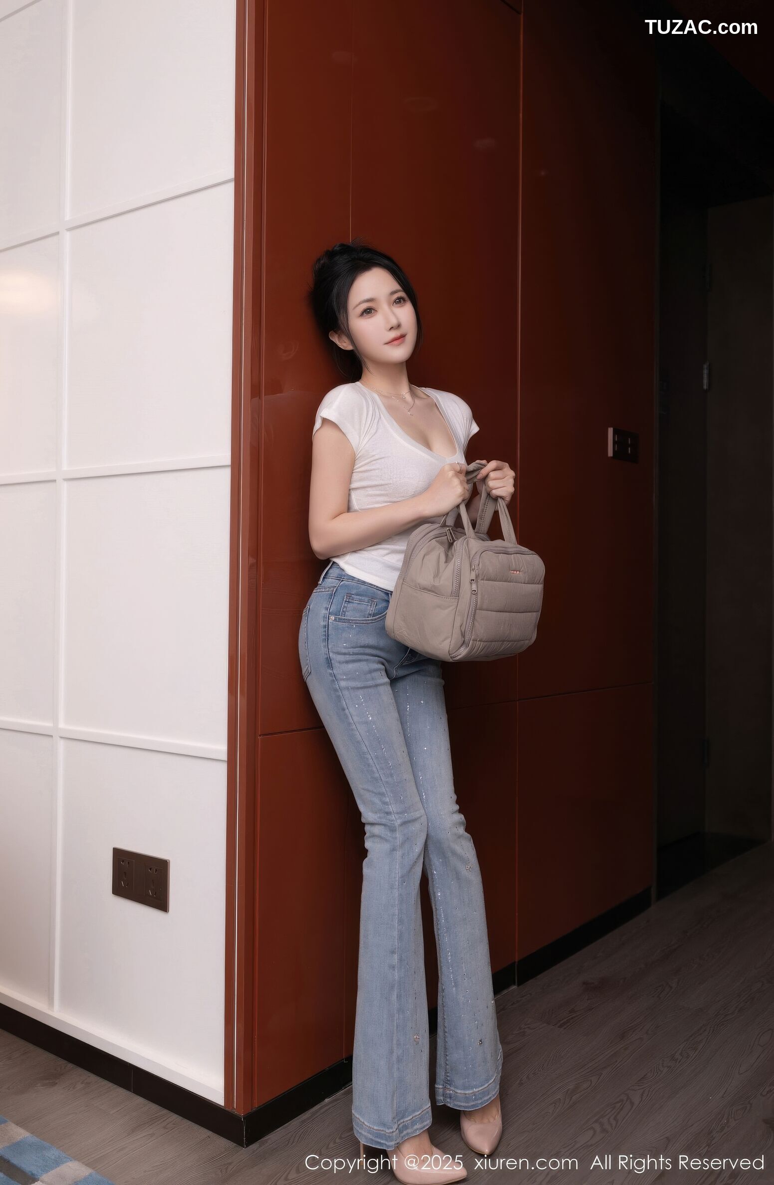 XiuRen秀人网-10858-鱼子酱Fish-白T牛仔裤淡粉内衣-2025.10.11