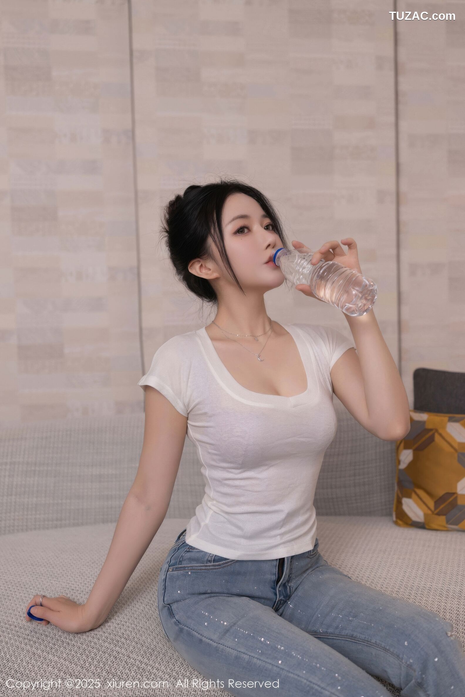 XiuRen秀人网-10858-鱼子酱Fish-白T牛仔裤淡粉内衣-2025.10.11