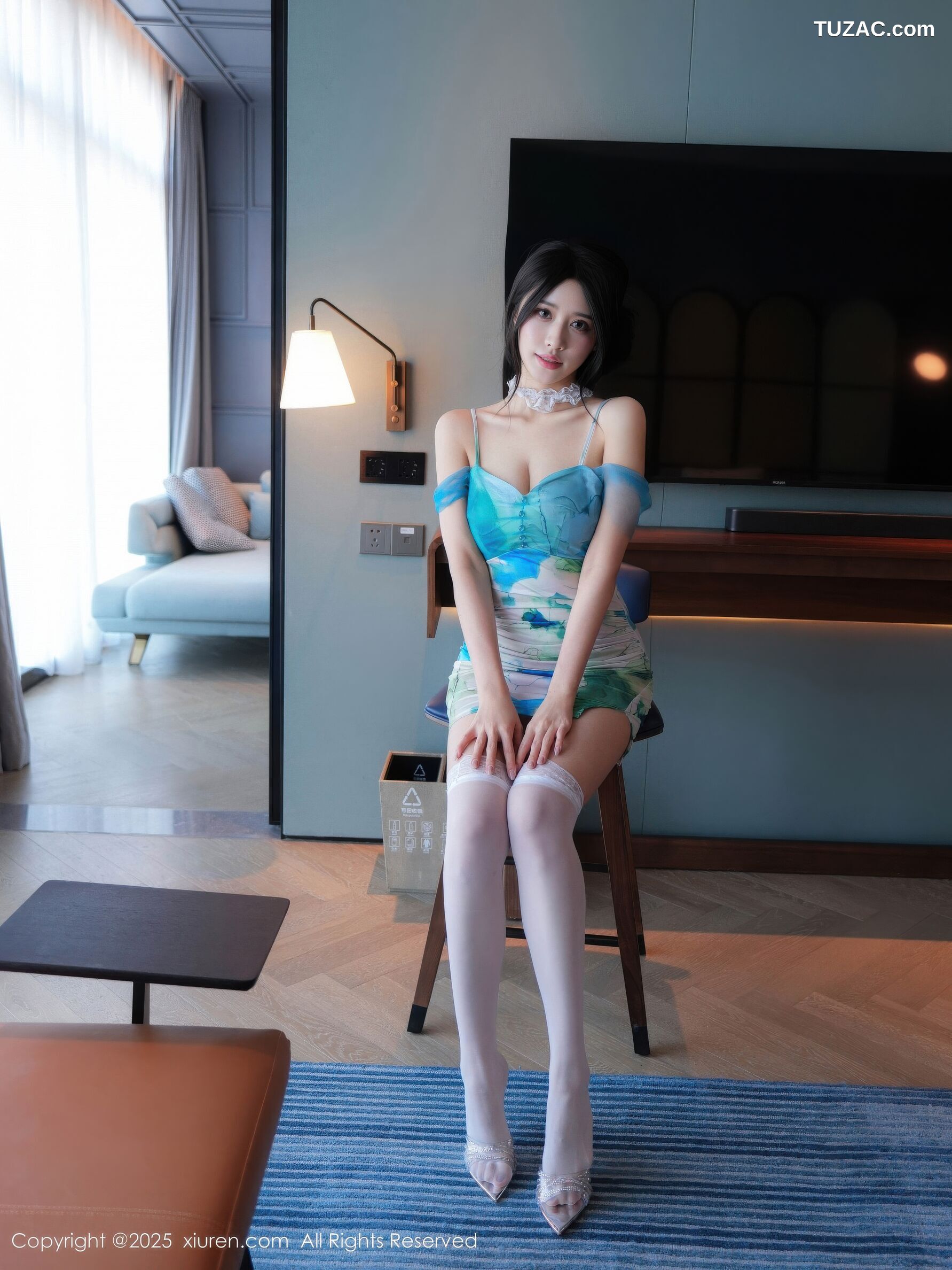 XiuRen秀人网-10859-shelly诗莉吖-蓝印花吊带连衣短裙白色丁字裤-2025.10.13