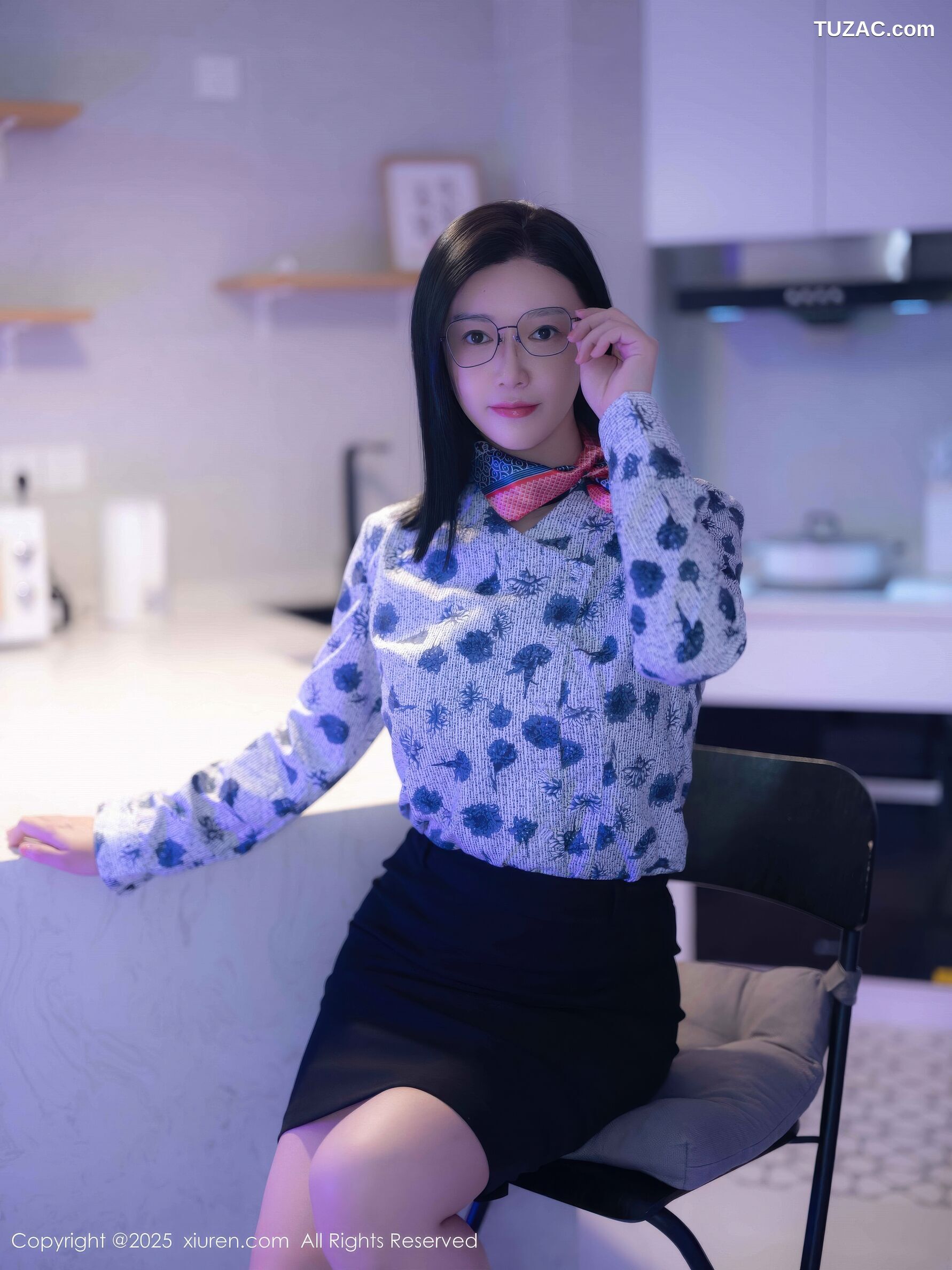 XiuRen秀人网-10866-雅茹老师-爆乳空姐蓝点衬衫很短裙-2025.10.14