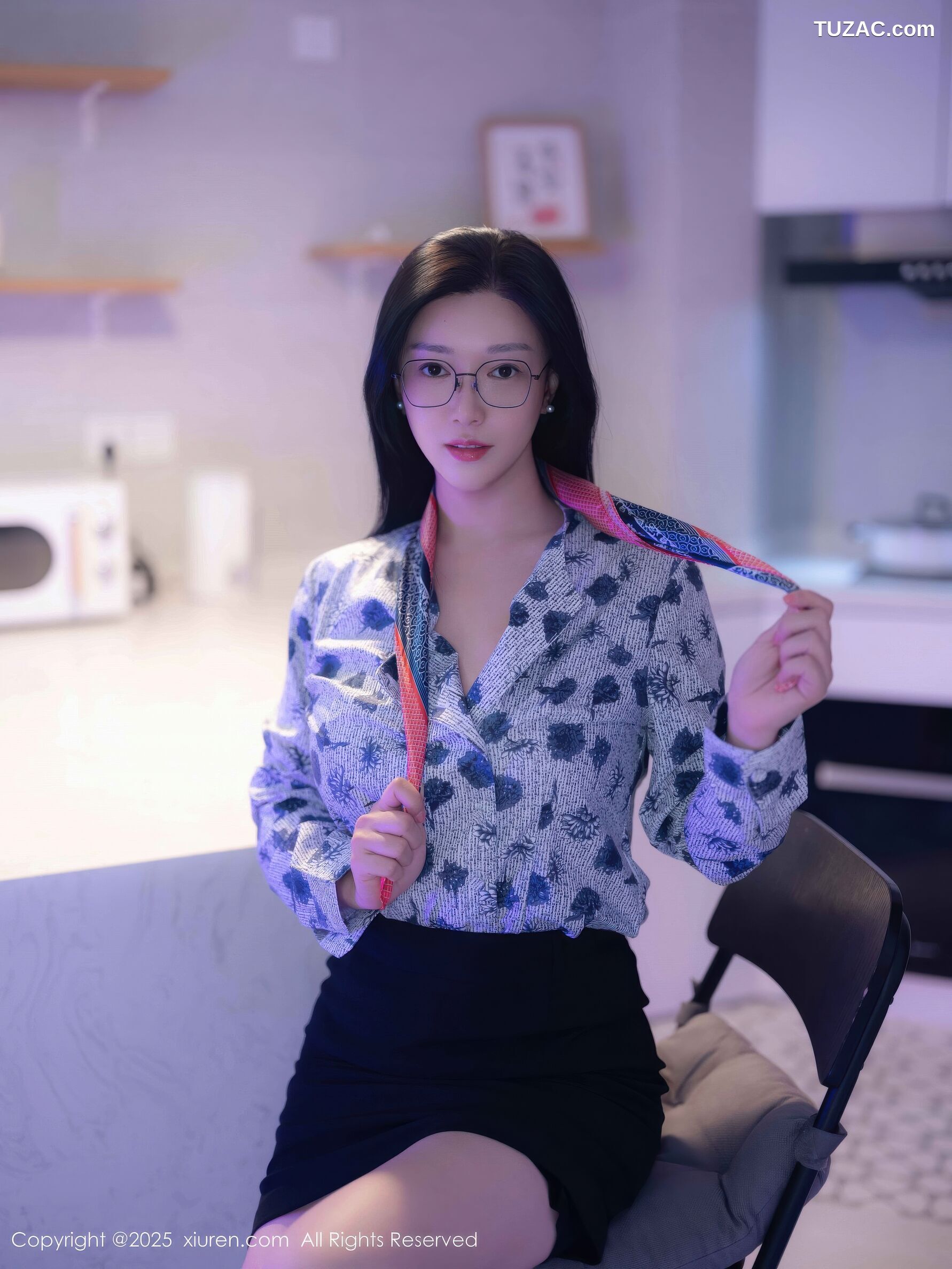 XiuRen秀人网-10866-雅茹老师-爆乳空姐蓝点衬衫很短裙-2025.10.14