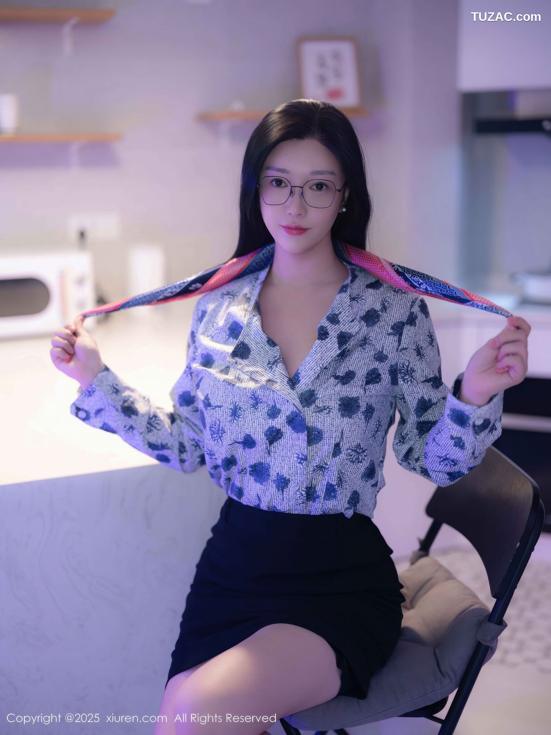 XiuRen秀人网-10866-雅茹老师-爆乳空姐蓝点衬衫很短裙-2025.10.14