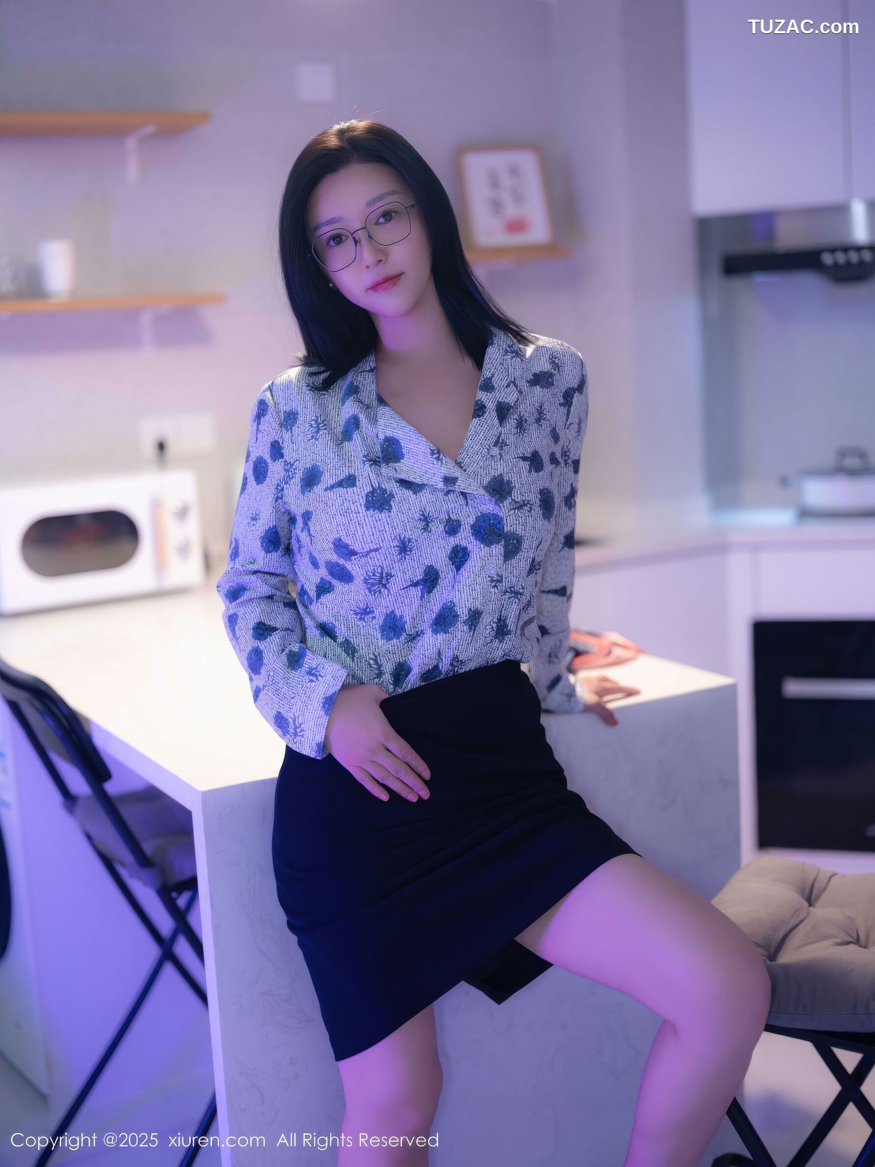XiuRen秀人网-10866-雅茹老师-爆乳空姐蓝点衬衫很短裙-2025.10.14