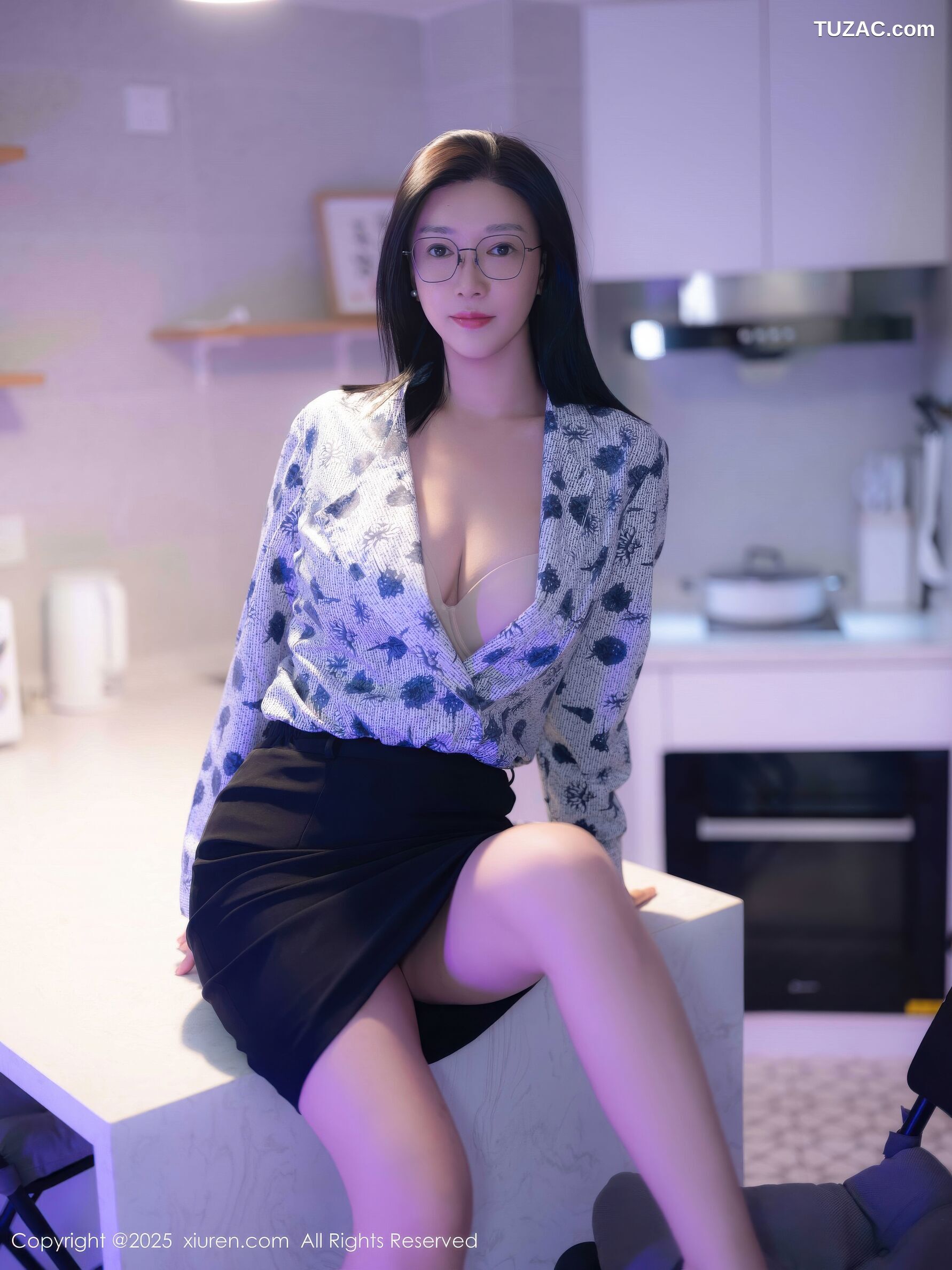 XiuRen秀人网-10866-雅茹老师-爆乳空姐蓝点衬衫很短裙-2025.10.14