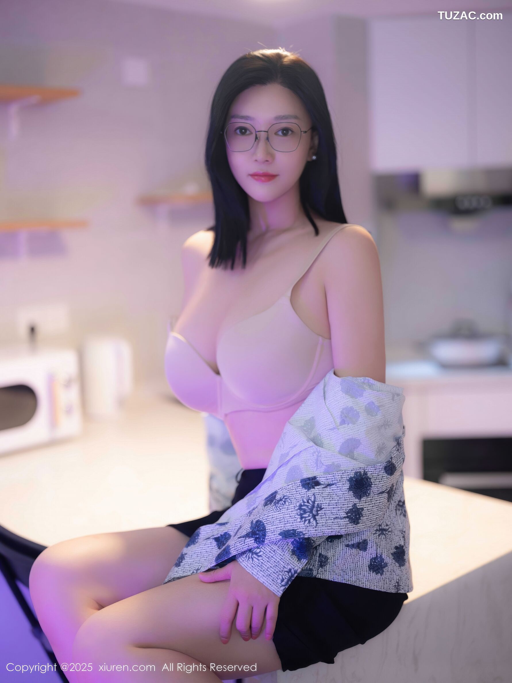 XiuRen秀人网-10866-雅茹老师-爆乳空姐蓝点衬衫很短裙-2025.10.14