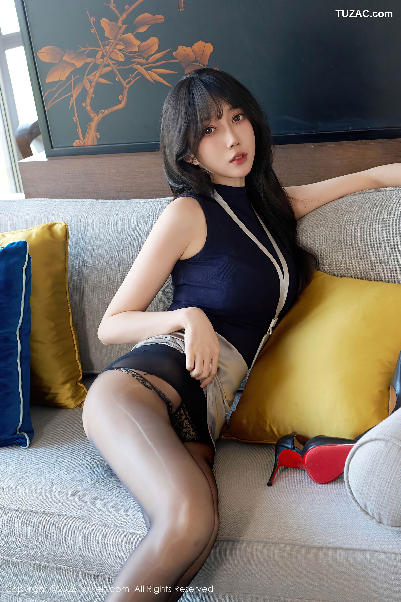 XiuRen秀人网-10890-玥儿玥er-OL深蓝无袖T银色短裙黑丝-2025.10.20