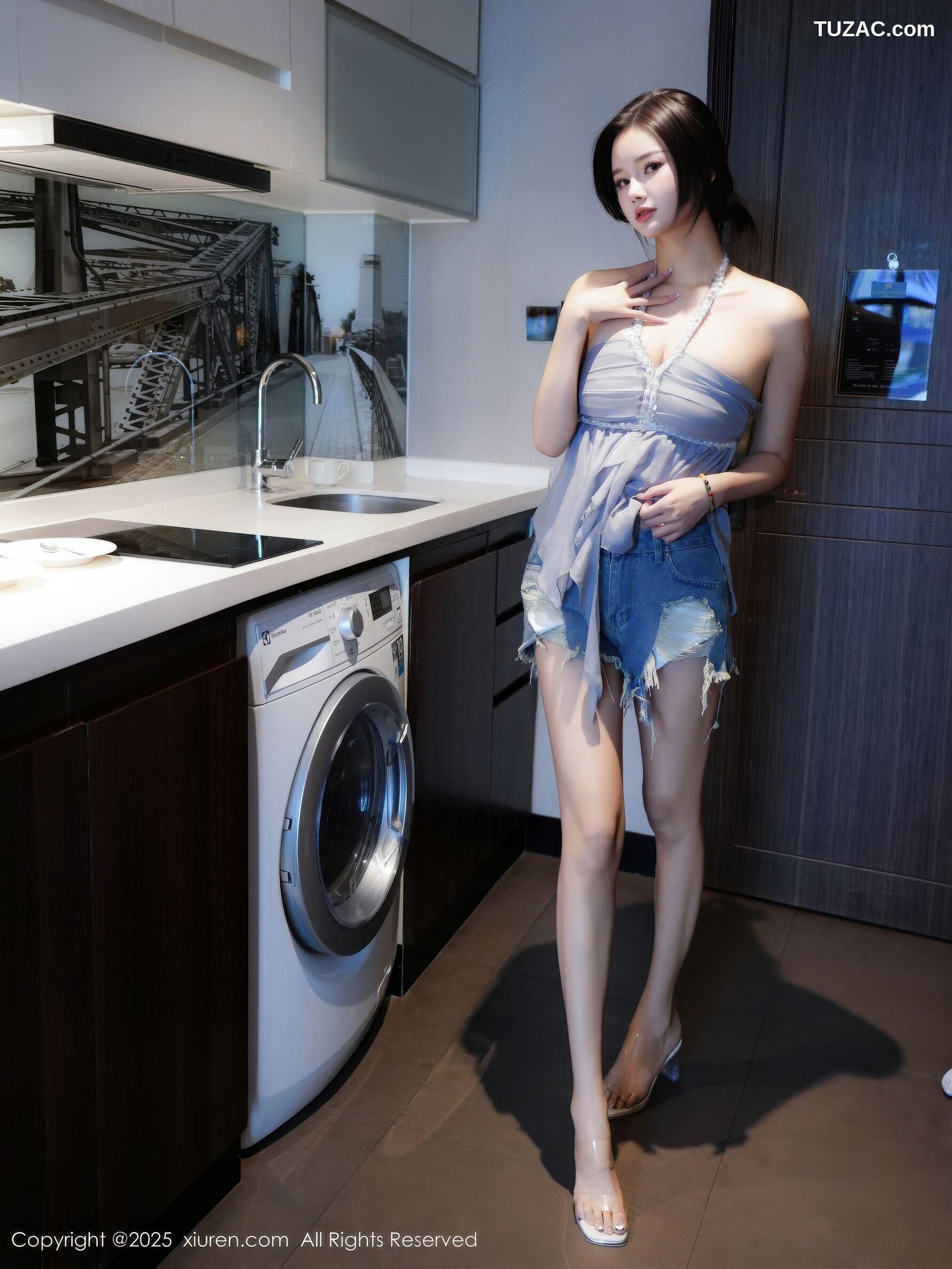 XiuRen秀人网-10893-特蕾莎-厨娘灰色抹胸超小牛仔短裤-2025.10.21
