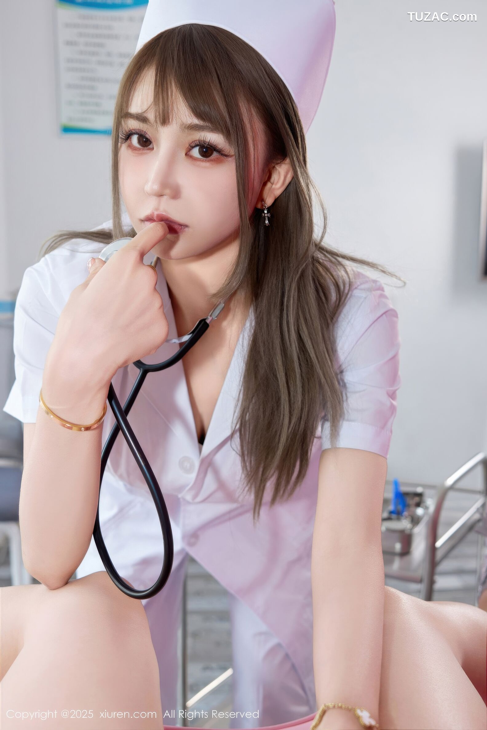 XiuRen秀人网-10896-Zoe柚柚-白色护士制服肉丝-2025.10.22