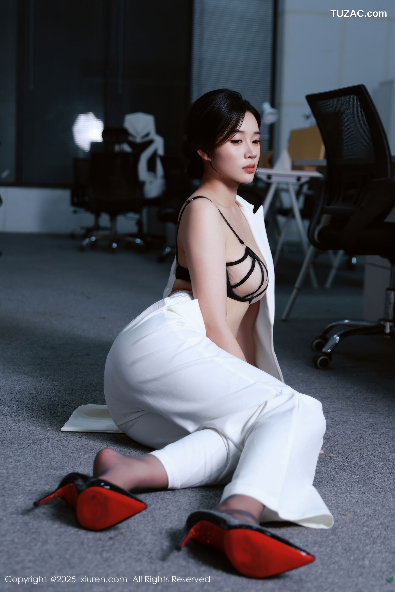 XiuRen秀人网-10908-南乔-OL白色西装黑色绑带内衣黑丝-2025.10.24