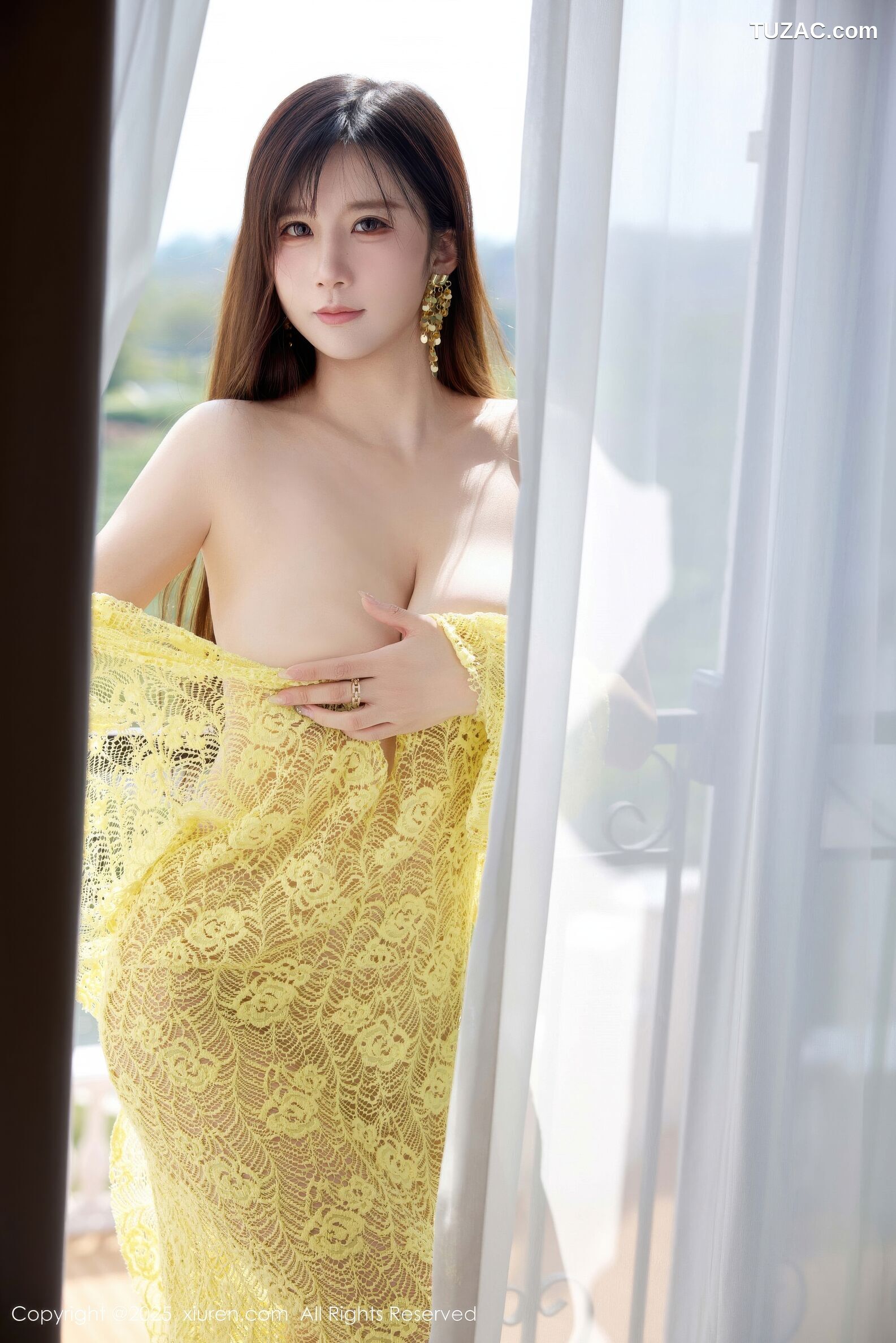XiuRen秀人网-10909-小肉肉咪-巨乳黄色复古蕾丝连衣裙-2025.10.24