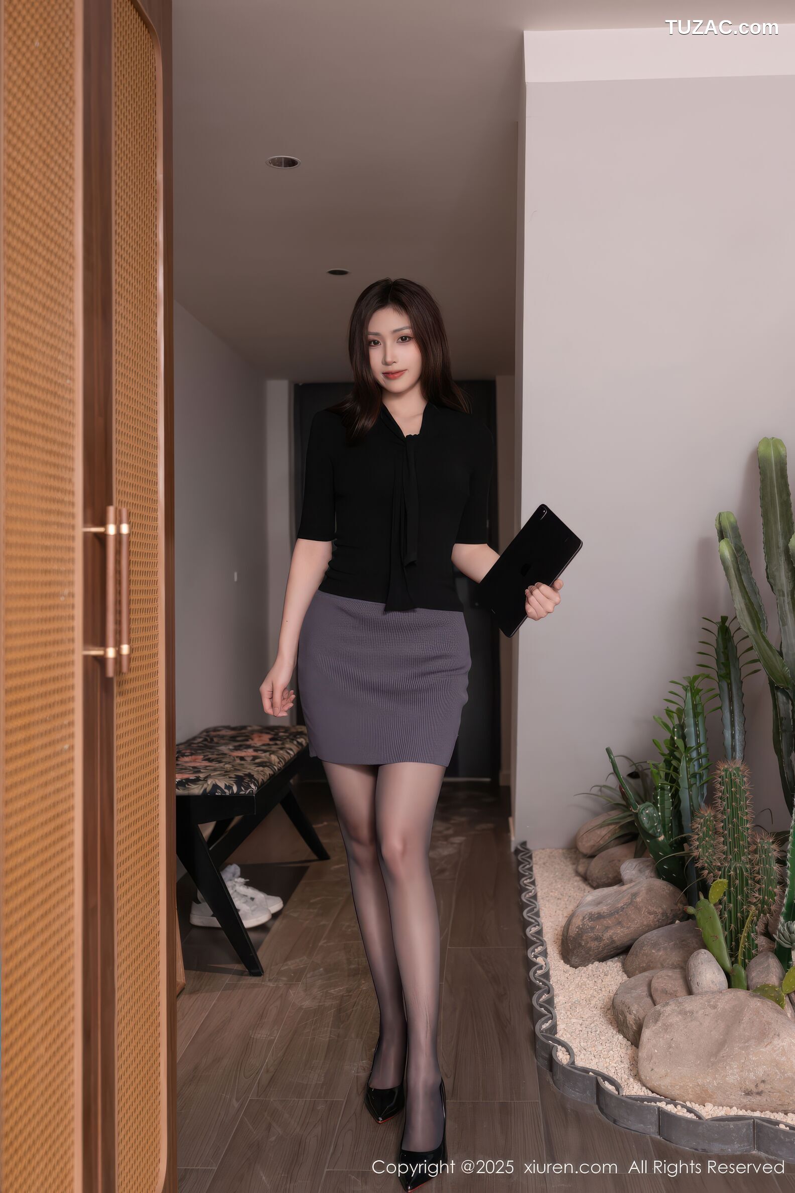 XiuRen秀人网-10930-刘婷婷-OL黑衫灰短裙黑丝高跟-2025.10.30