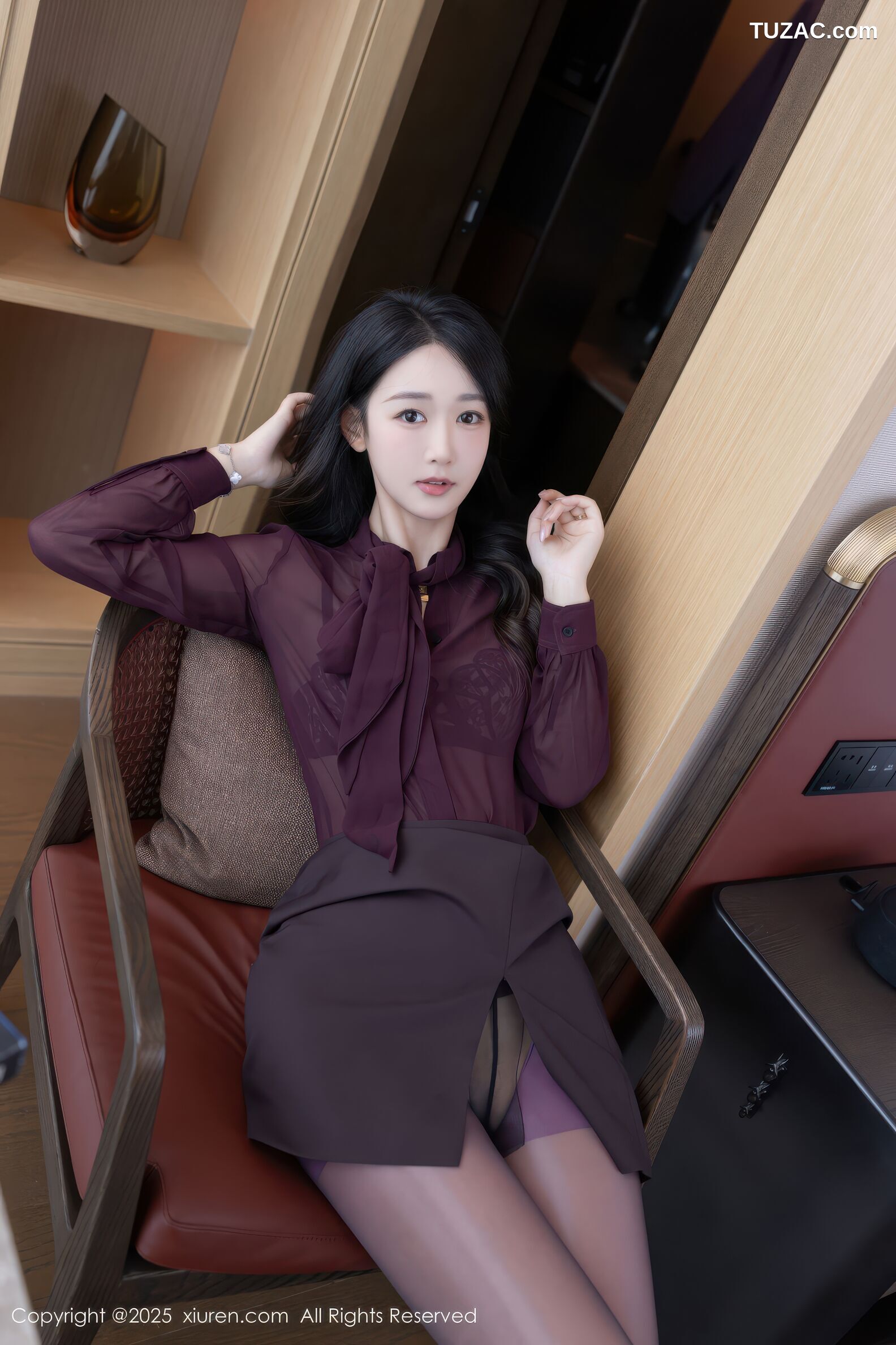 XiuRen秀人网-10941-唐安琪-OL酒红纱衫黑短裙紫色丝袜-2025.11.03