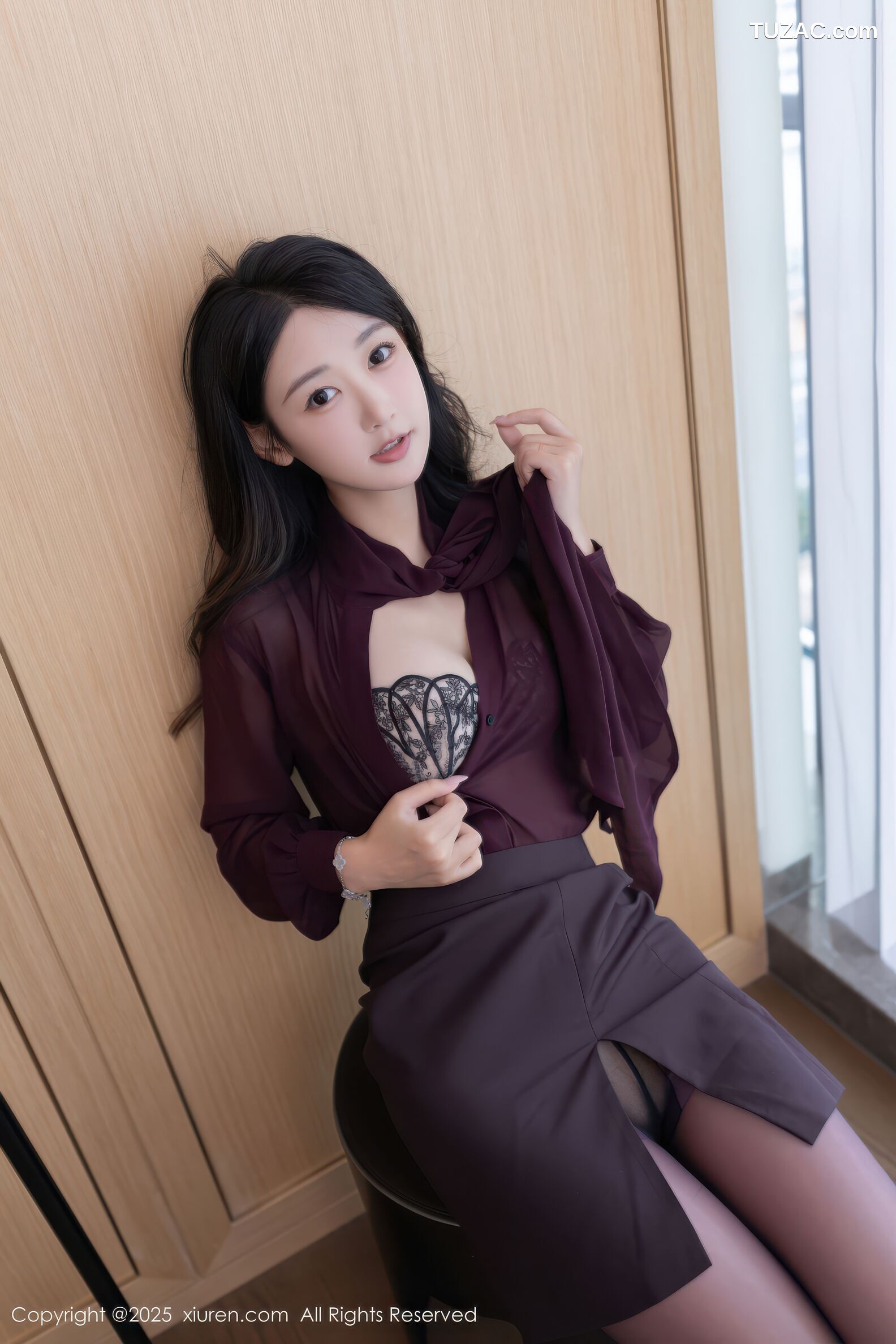 XiuRen秀人网-10941-唐安琪-OL酒红纱衫黑短裙紫色丝袜-2025.11.03