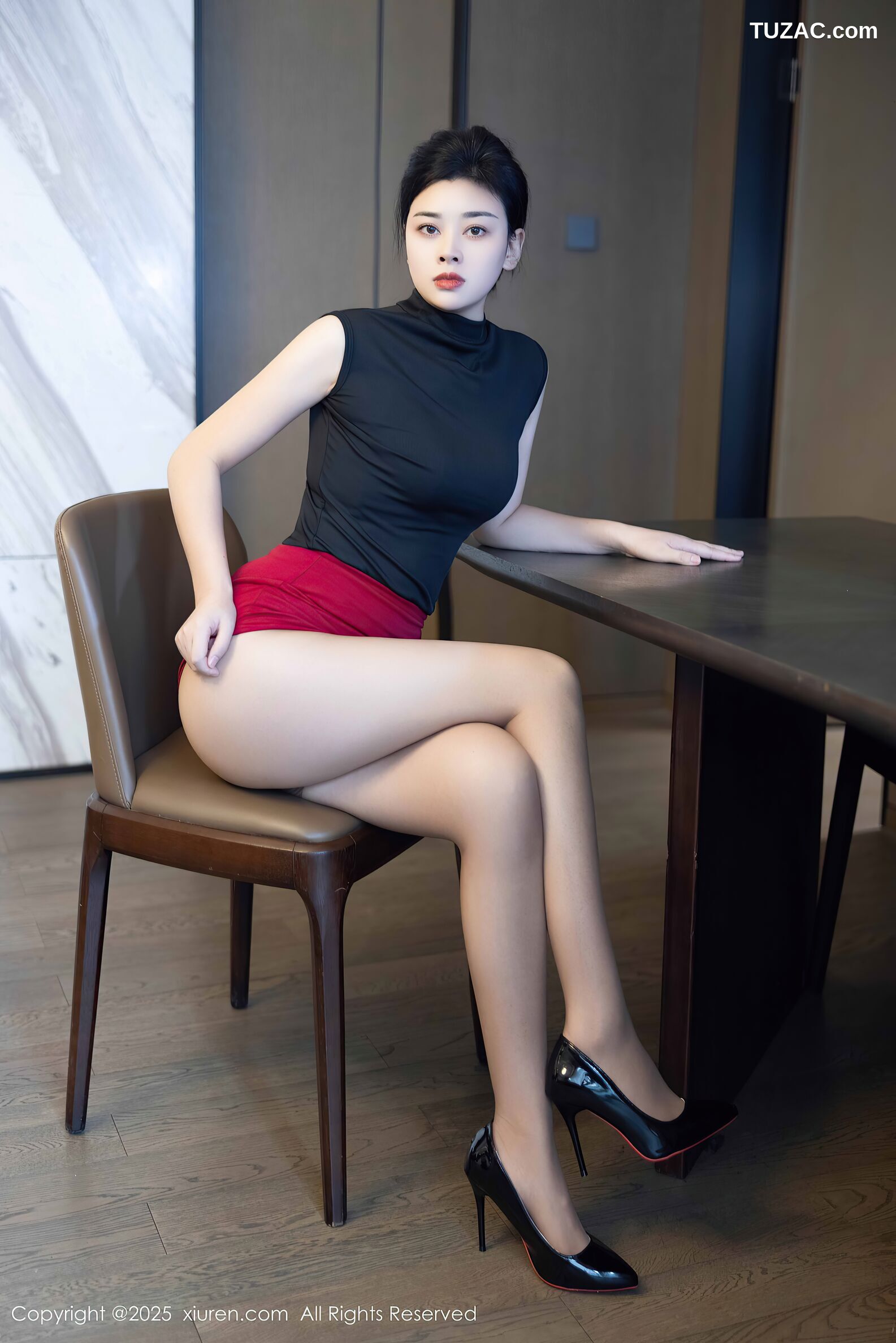 XiuRen秀人网-10948-徐清妍-OL无袖黑色T恤红短裙黑丝-2025.11.05