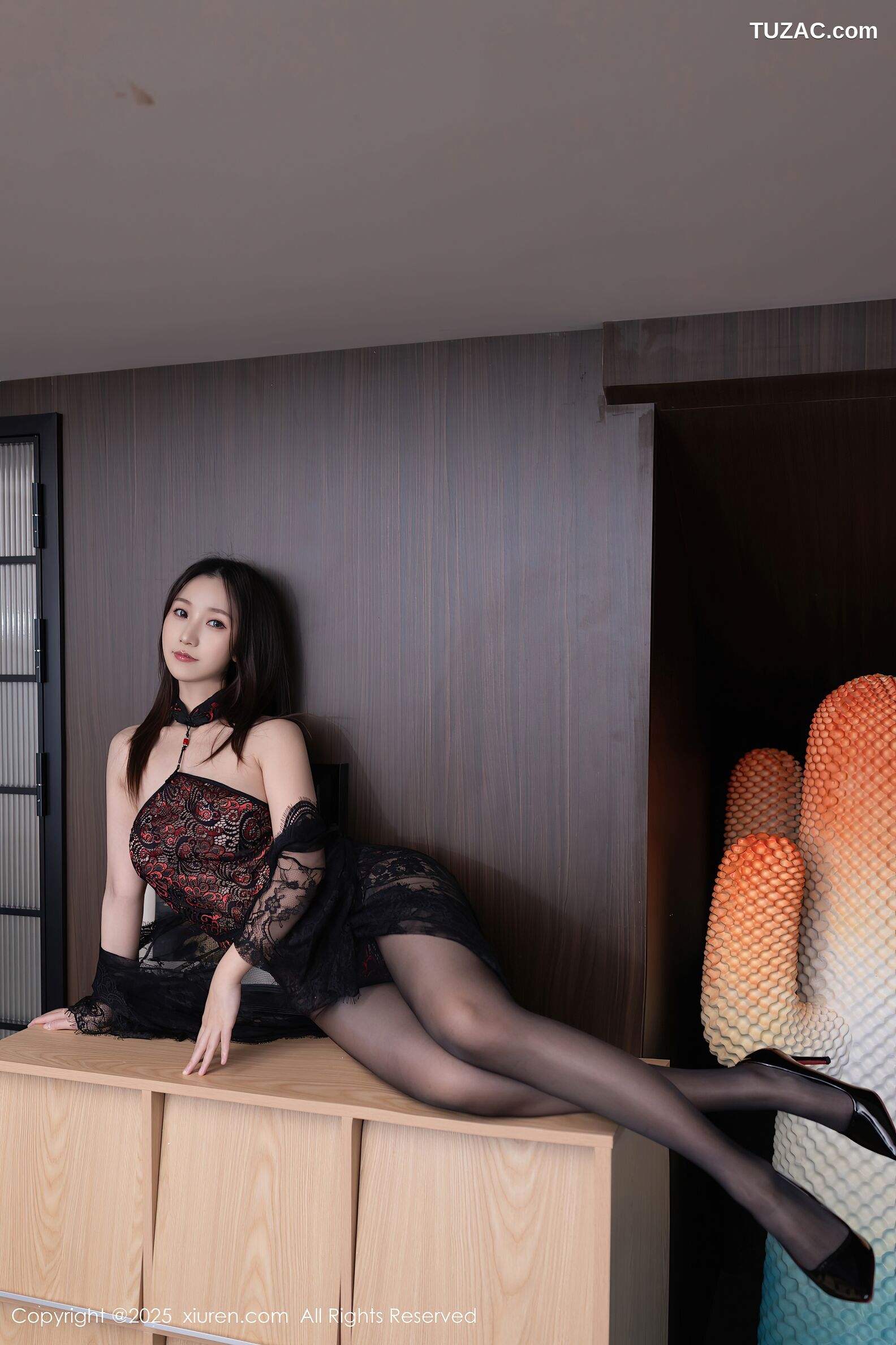 XiuRen秀人网-10951-杏子Yada-情趣黑色蕾丝薄纱暗红内衣-2025.11.05