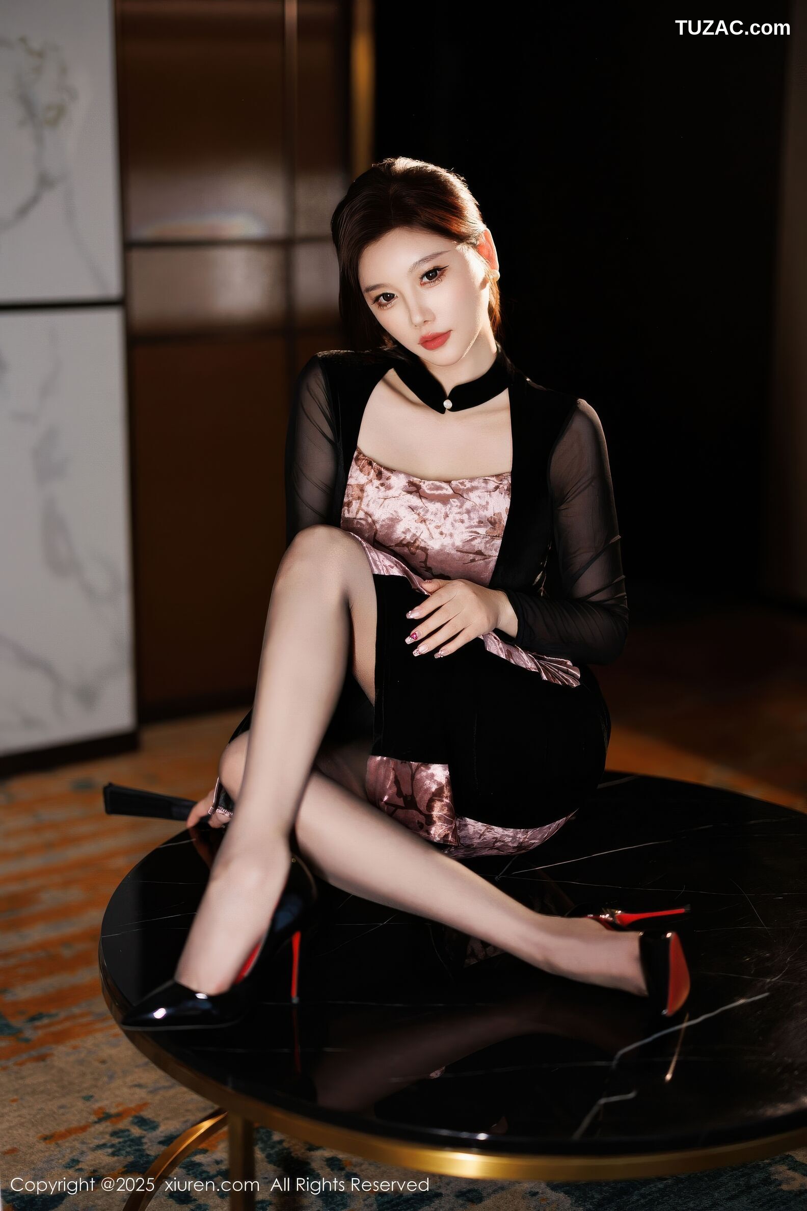 XiuRen秀人网-11013-CHENCHEN-修身旗袍西安旅拍写真发布-2025.11.20