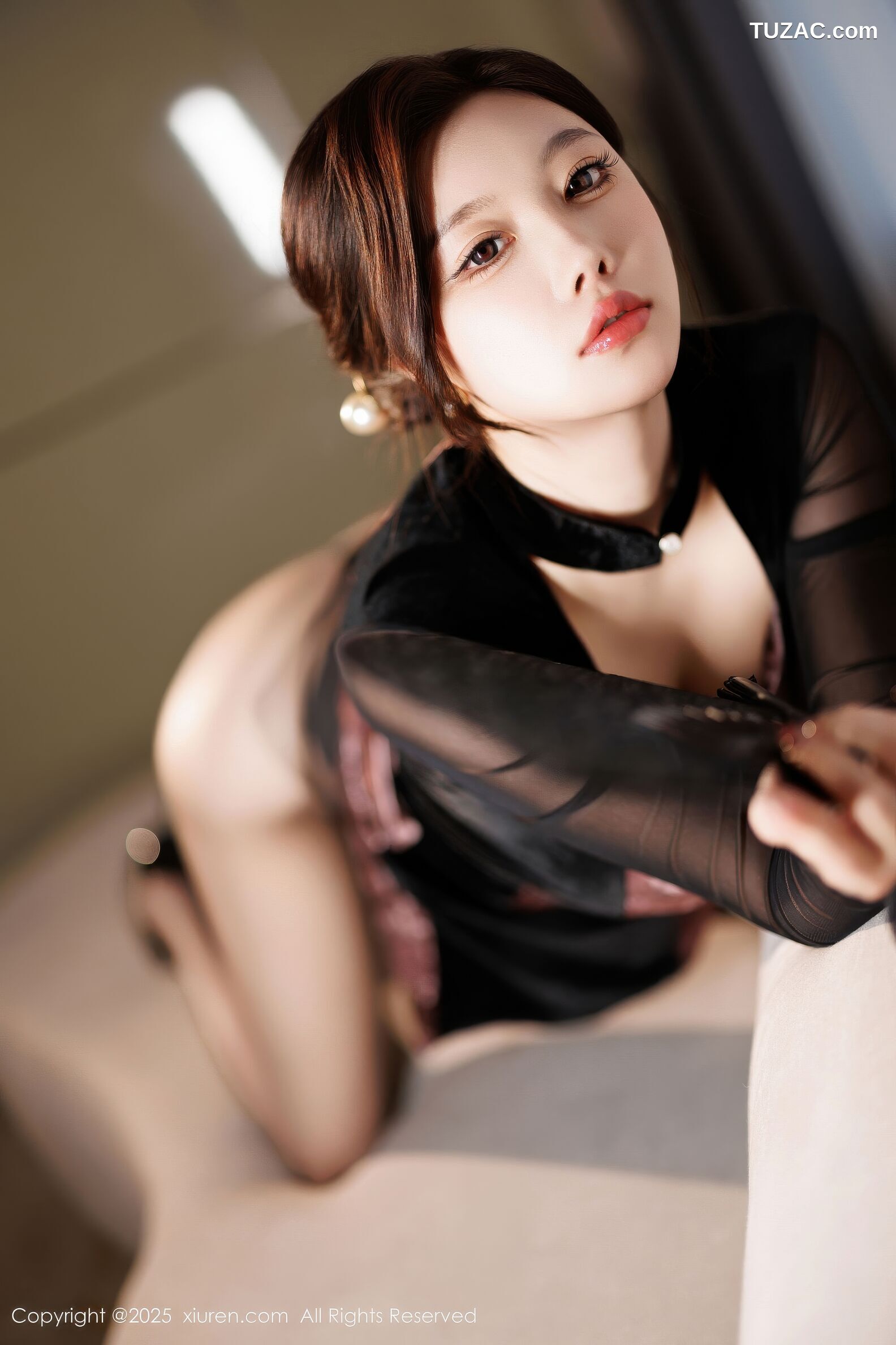 XiuRen秀人网-11013-CHENCHEN-修身旗袍西安旅拍写真发布-2025.11.20