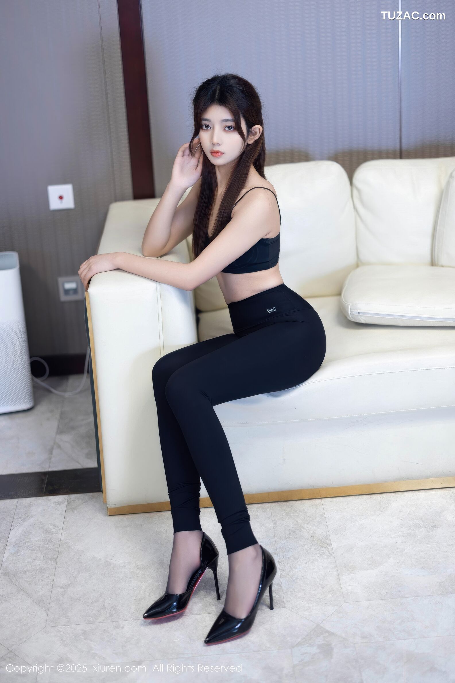 XiuRen秀人网-11015-姜冉冉Renee-黑色吊带黑长裤黑丝-2025.11.21