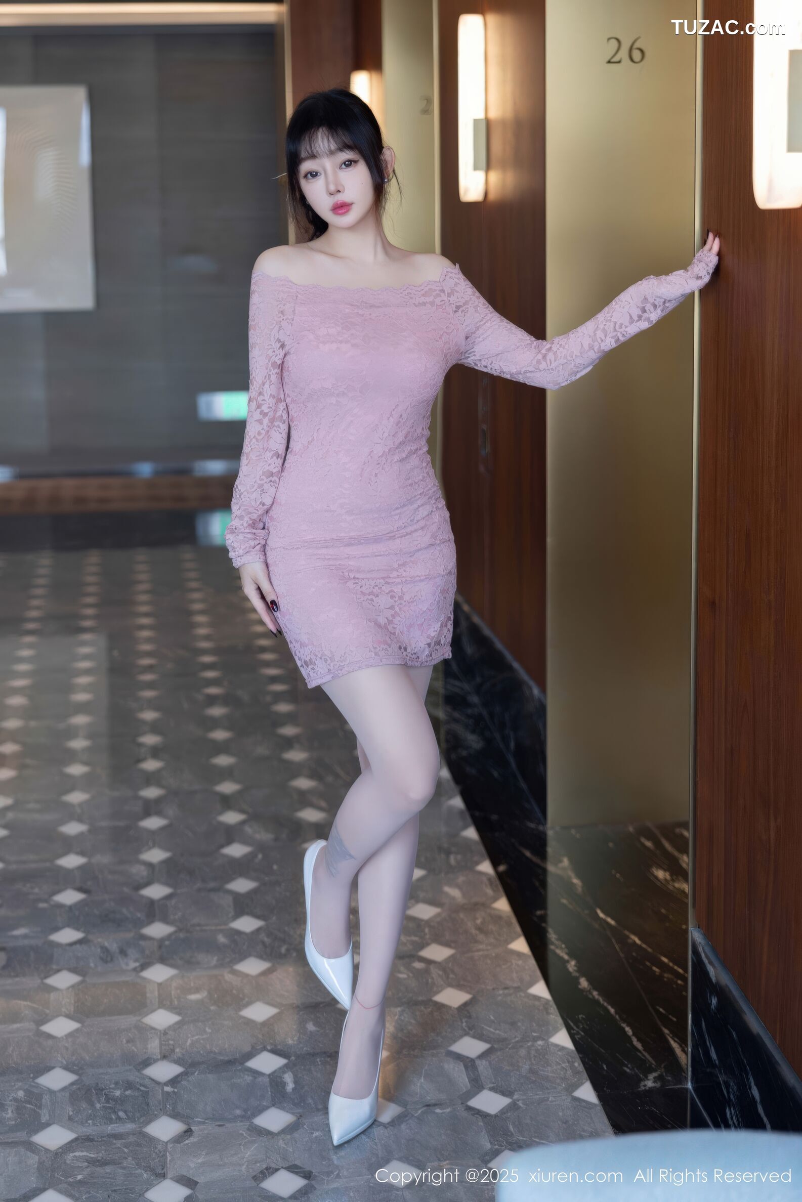 XiuRen秀人网-11043-王羽纯-淡粉连衣短裙诱人原色丝袜-2025.11.28