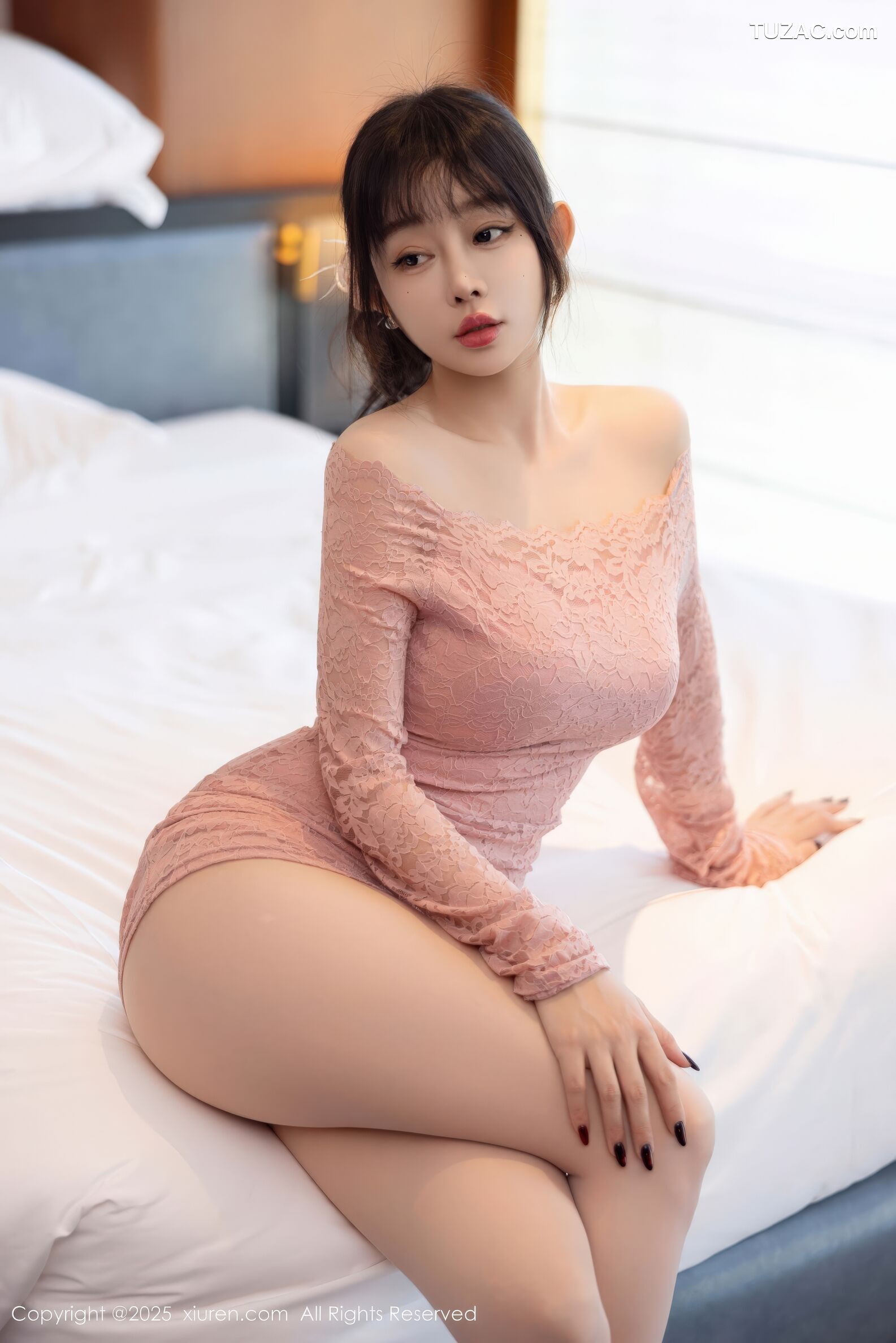 XiuRen秀人网-11043-王羽纯-淡粉连衣短裙诱人原色丝袜-2025.11.28
