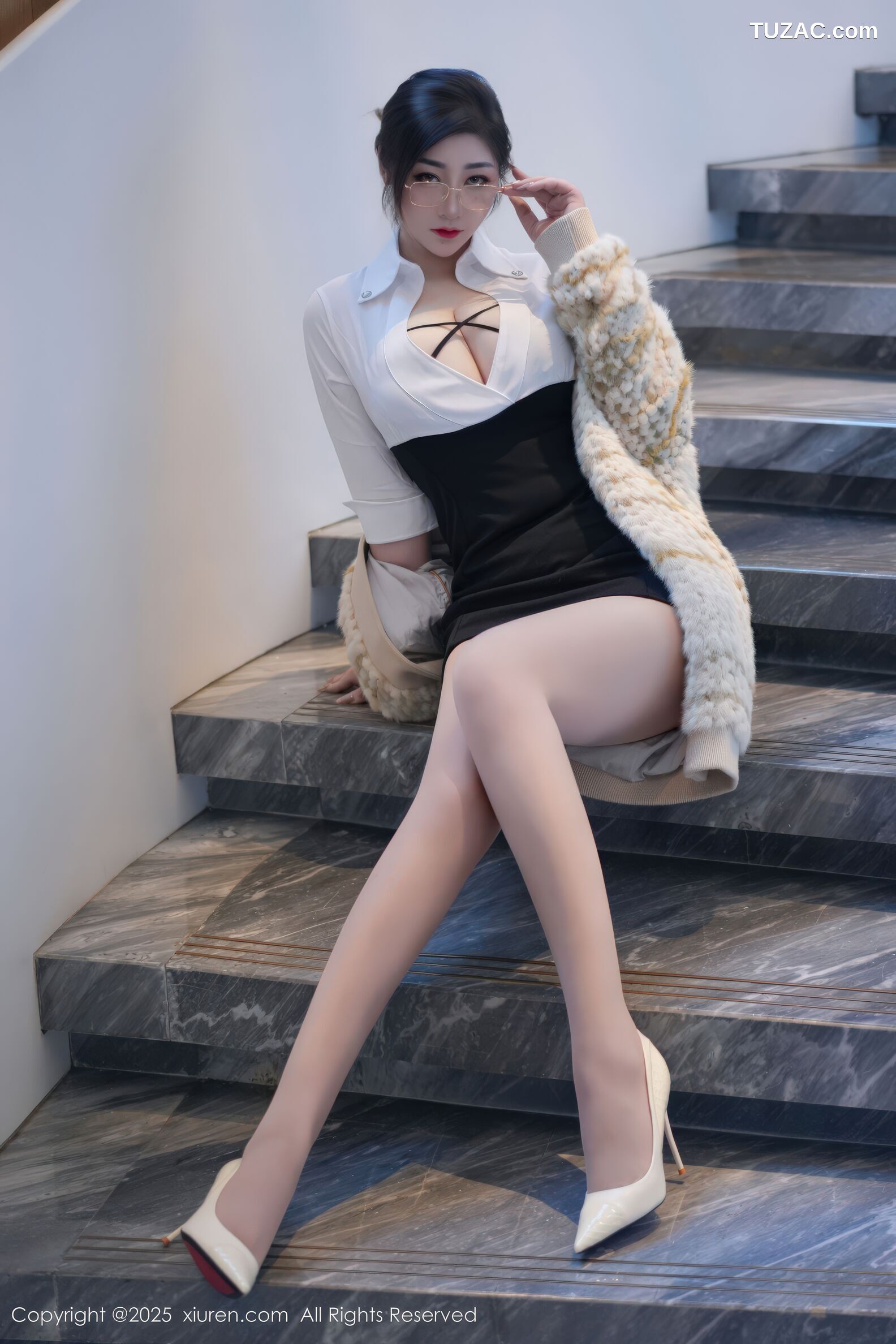 XiuRen秀人网-11045-妲己_Toxic-短裙黑蕾丝内衣肉色丝袜-2025.11.28
