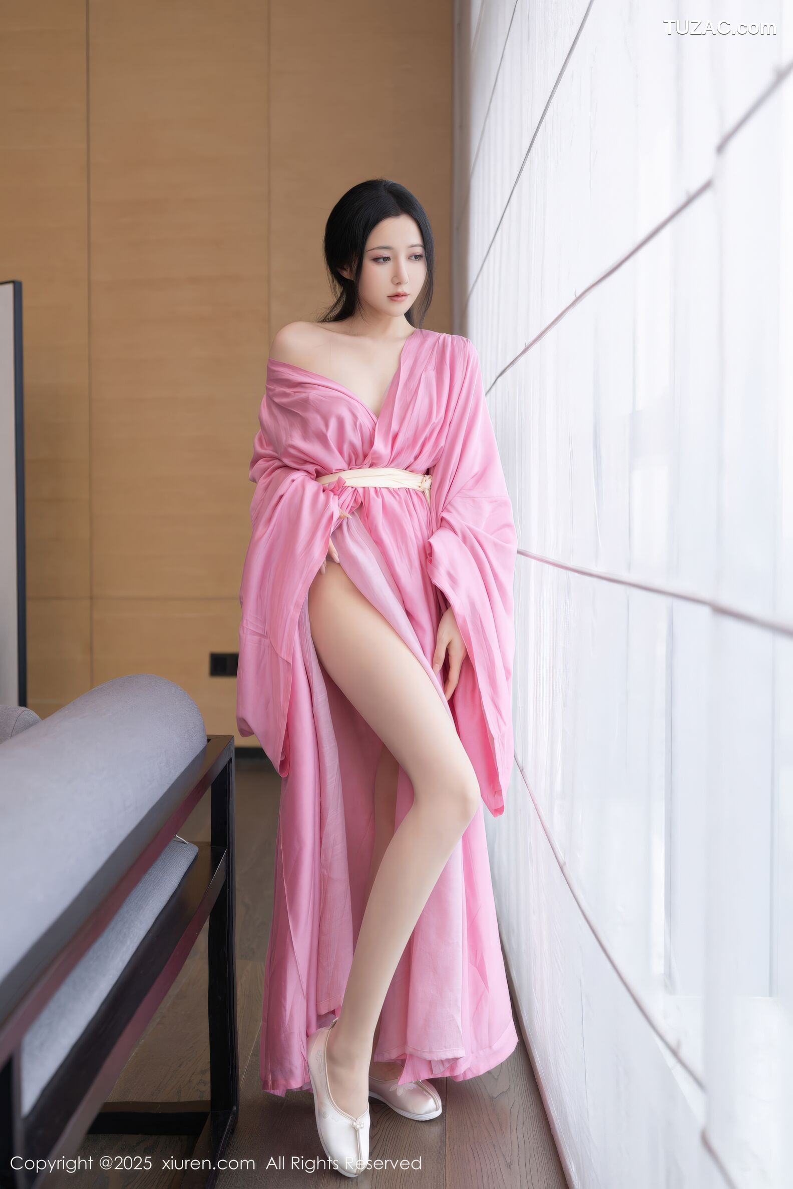 XiuRen秀人网-11049-鱼子酱Fish-粉色古风月影纱肉色丝袜-2025.11.28