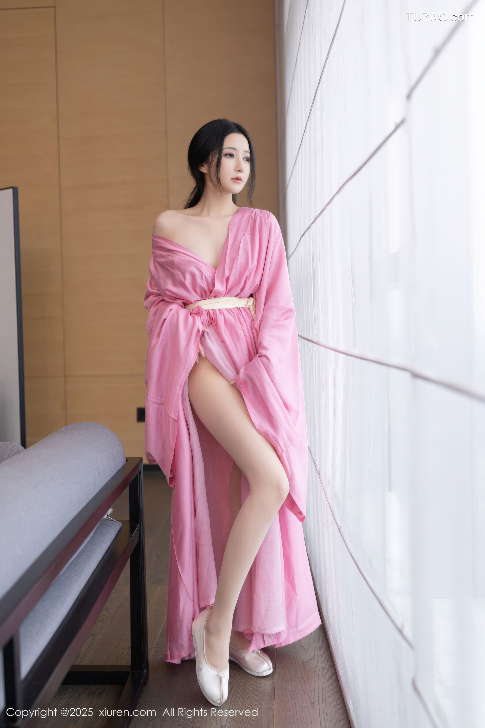 XiuRen秀人网-11049-鱼子酱Fish-粉色古风月影纱肉色丝袜-2025.11.28