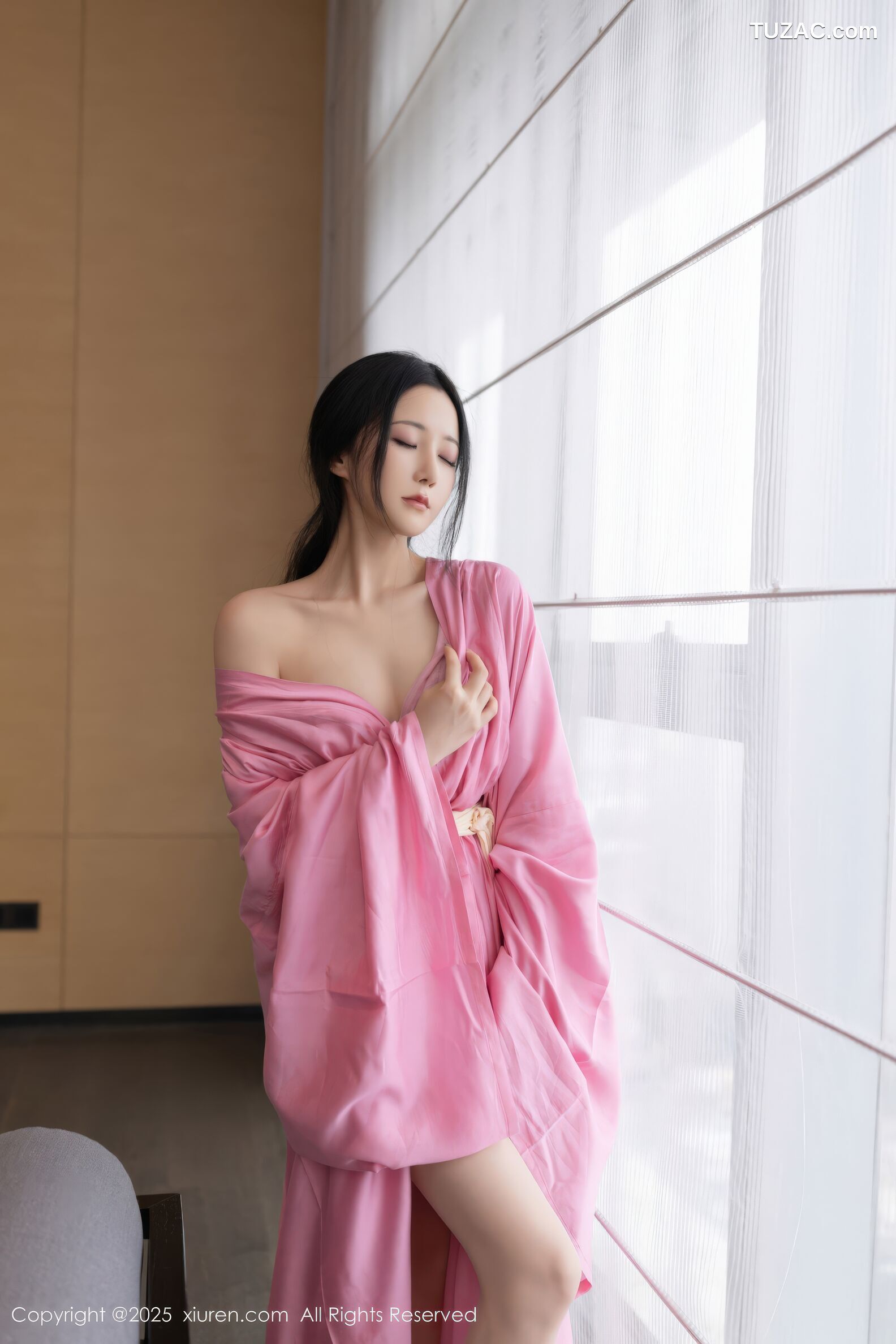 XiuRen秀人网-11049-鱼子酱Fish-粉色古风月影纱肉色丝袜-2025.11.28