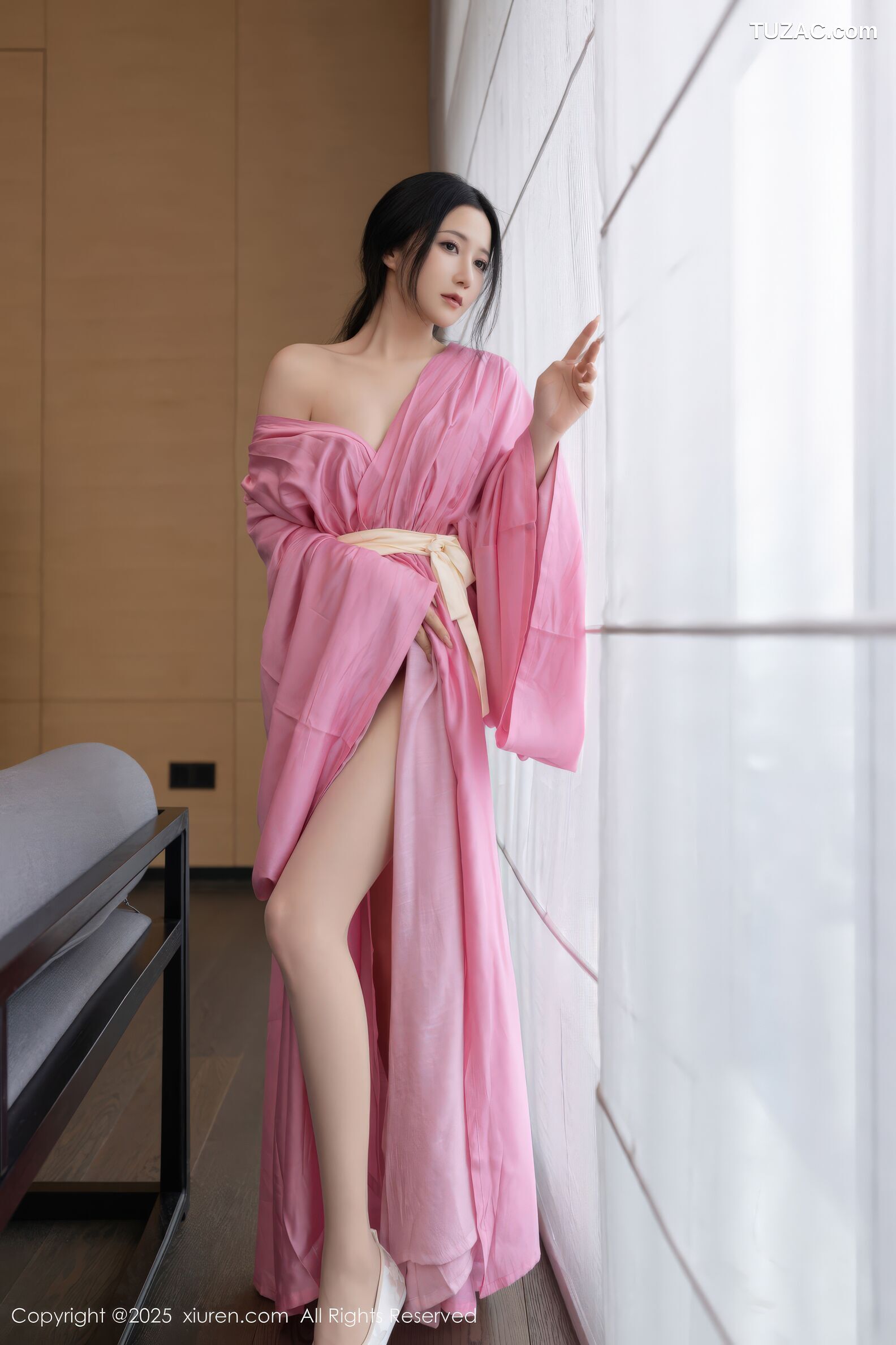 XiuRen秀人网-11049-鱼子酱Fish-粉色古风月影纱肉色丝袜-2025.11.28