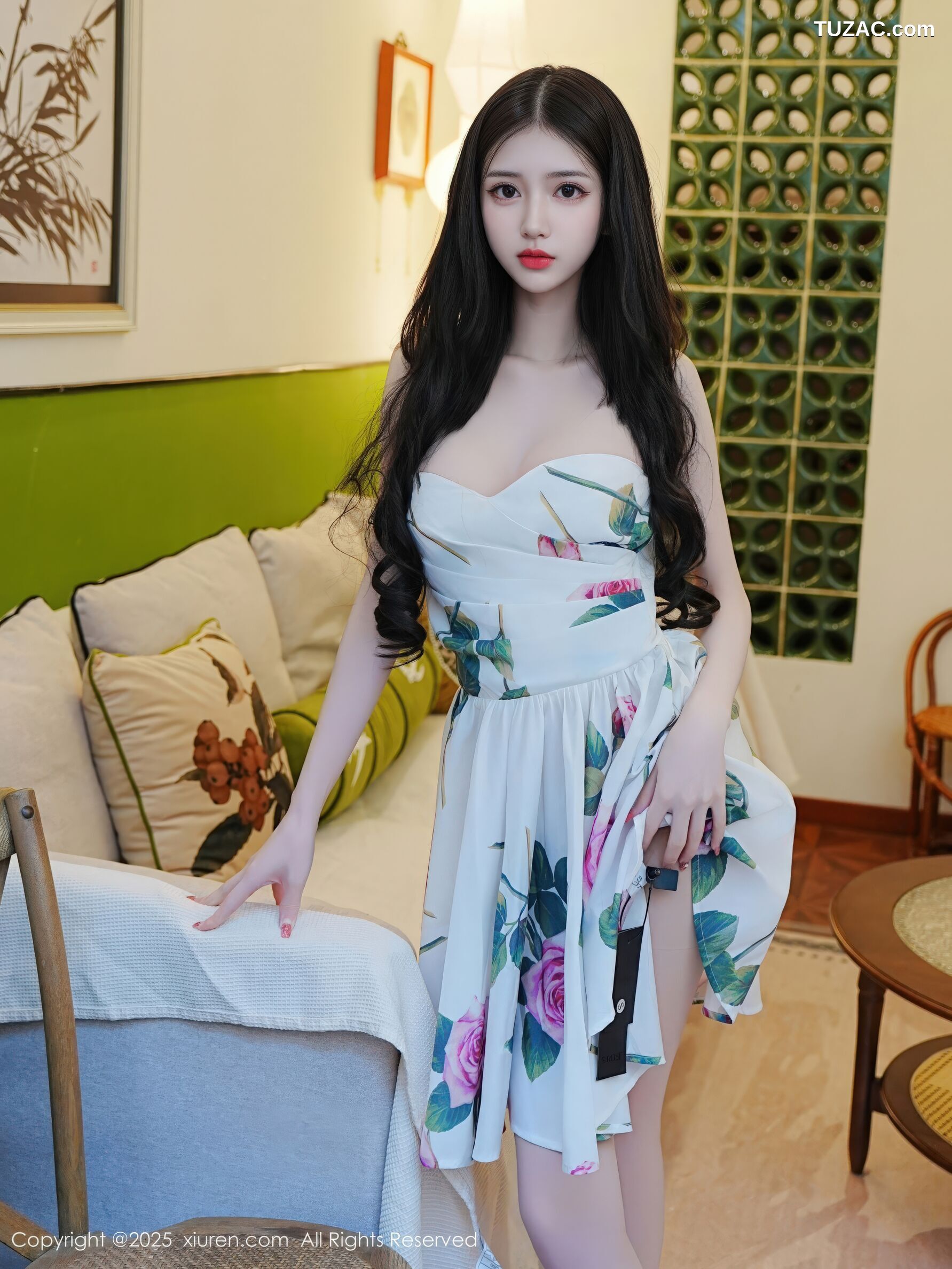 XiuRen秀人网-11051-白小蝶-浅色连衣短裙肉丝美女-2025.12.01