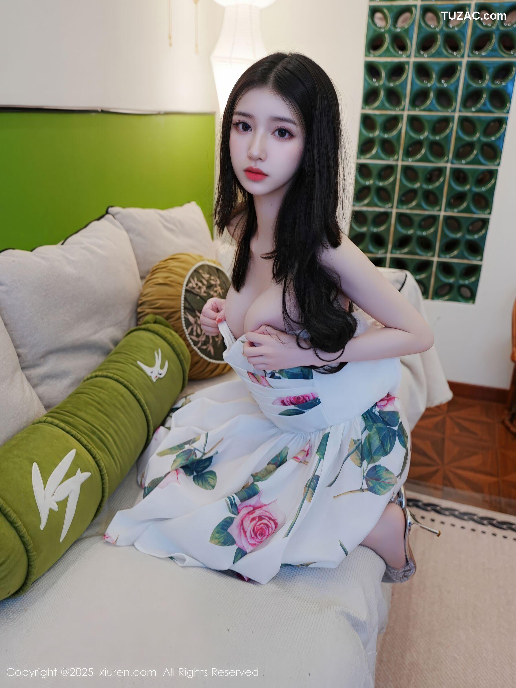 XiuRen秀人网-11051-白小蝶-浅色连衣短裙肉丝美女-2025.12.01