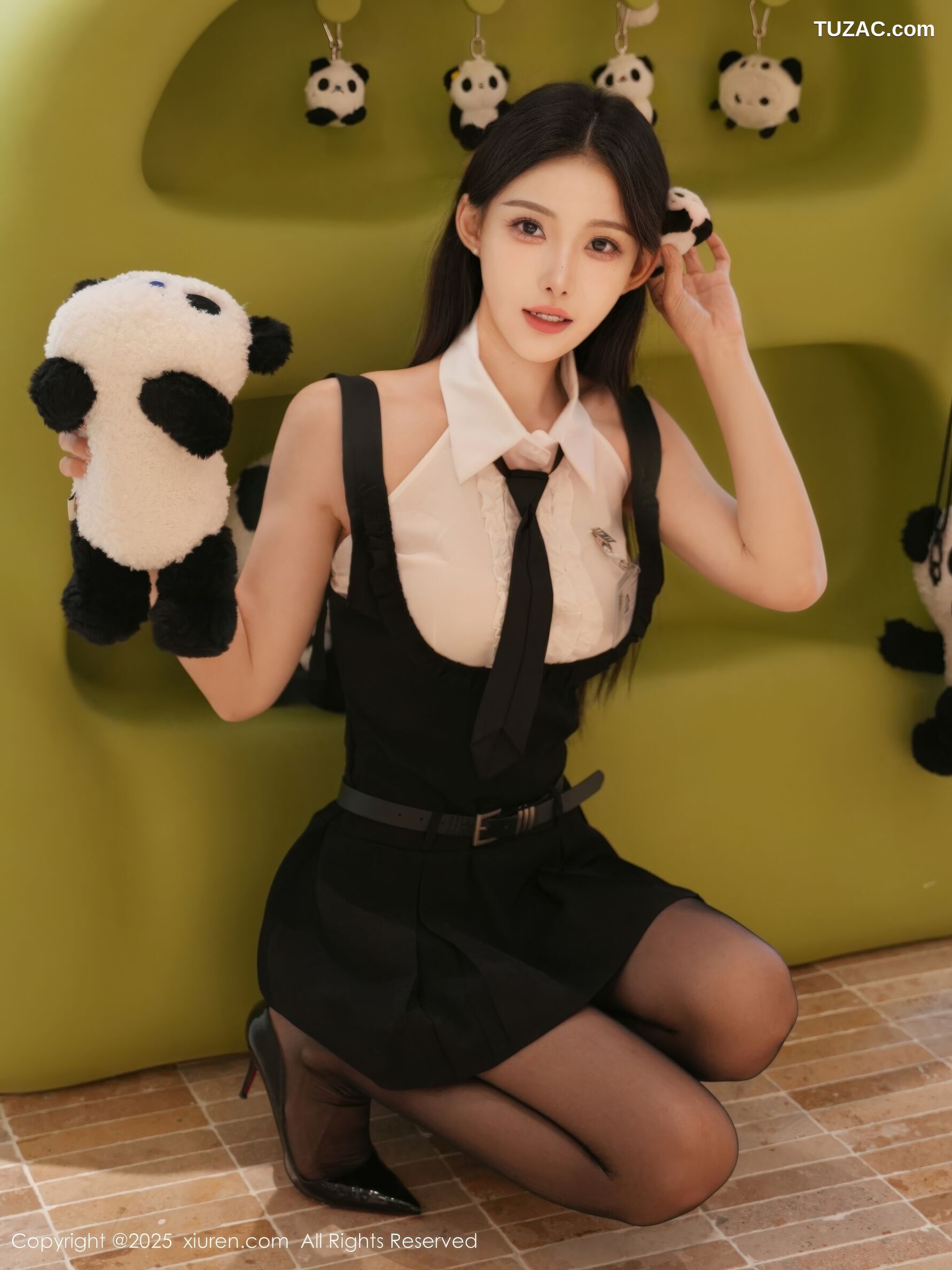 XiuRen秀人网-11052-梨霜儿-金允希Yuki-姐妹花黑裙黑丝红色运动服-2025.12.01