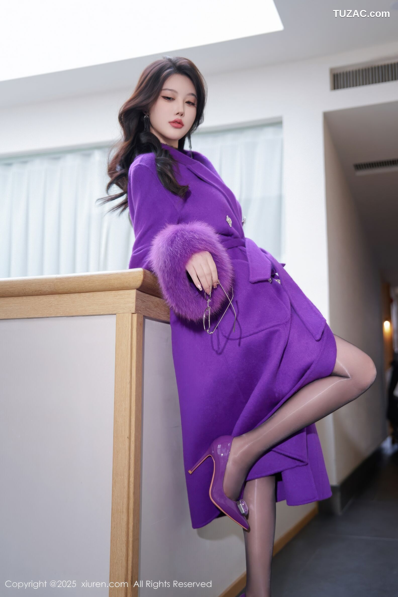 XiuRen秀人网-11063-CHENCHEN-紫色大衣黑蕾丝情趣内衣黑丝-2025.12.03