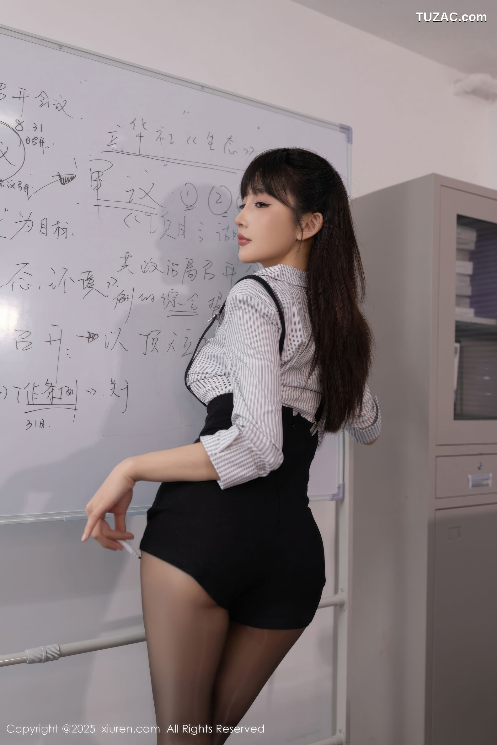 XiuRen秀人网-11070-陆萱萱-办公室内OL短裙黑丝-2025.12.04