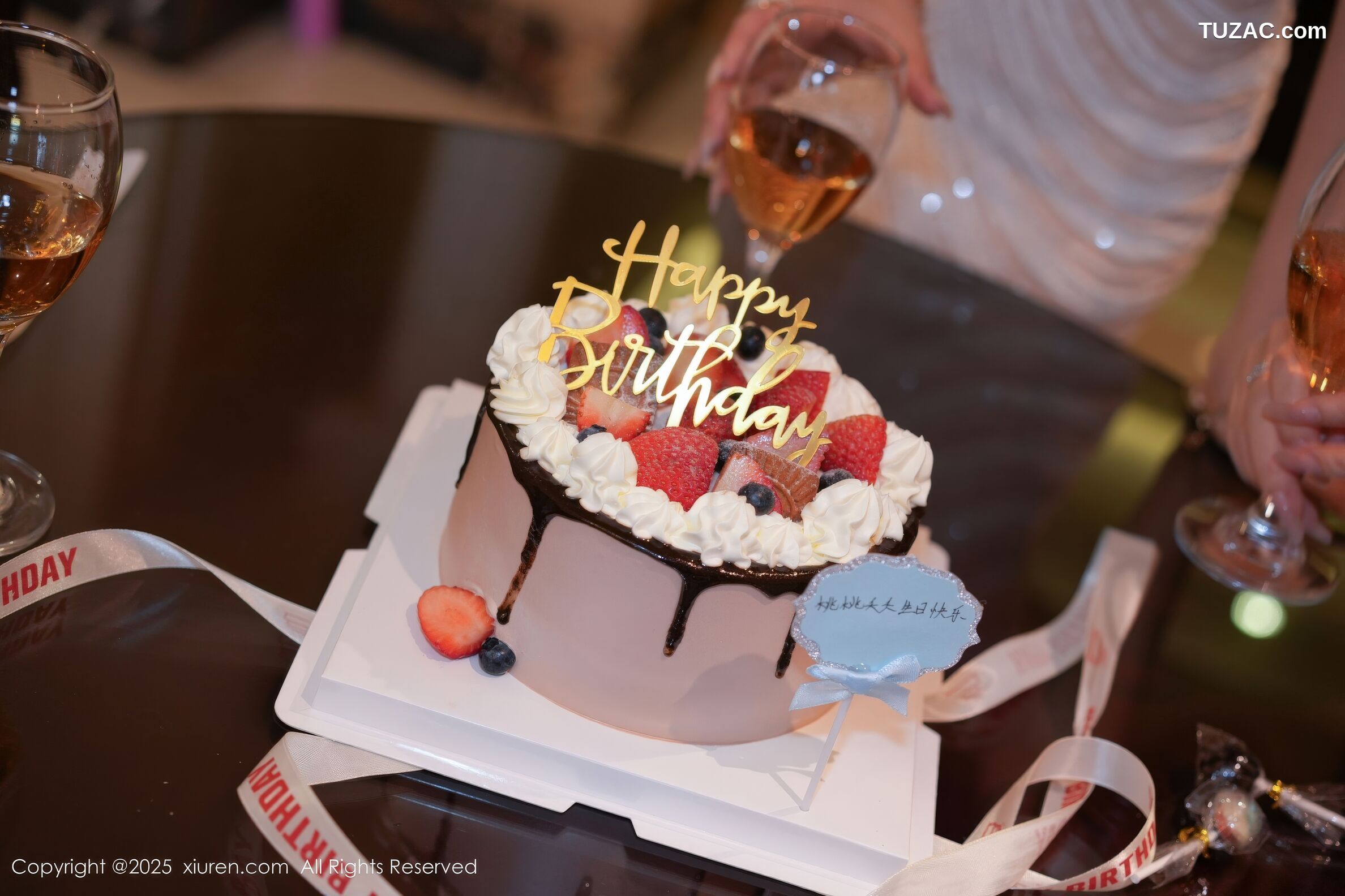 XiuRen秀人网-11080-Twins桃桃-天夭-姐妹花生日场景蕾丝内衣激情-2025.12.08