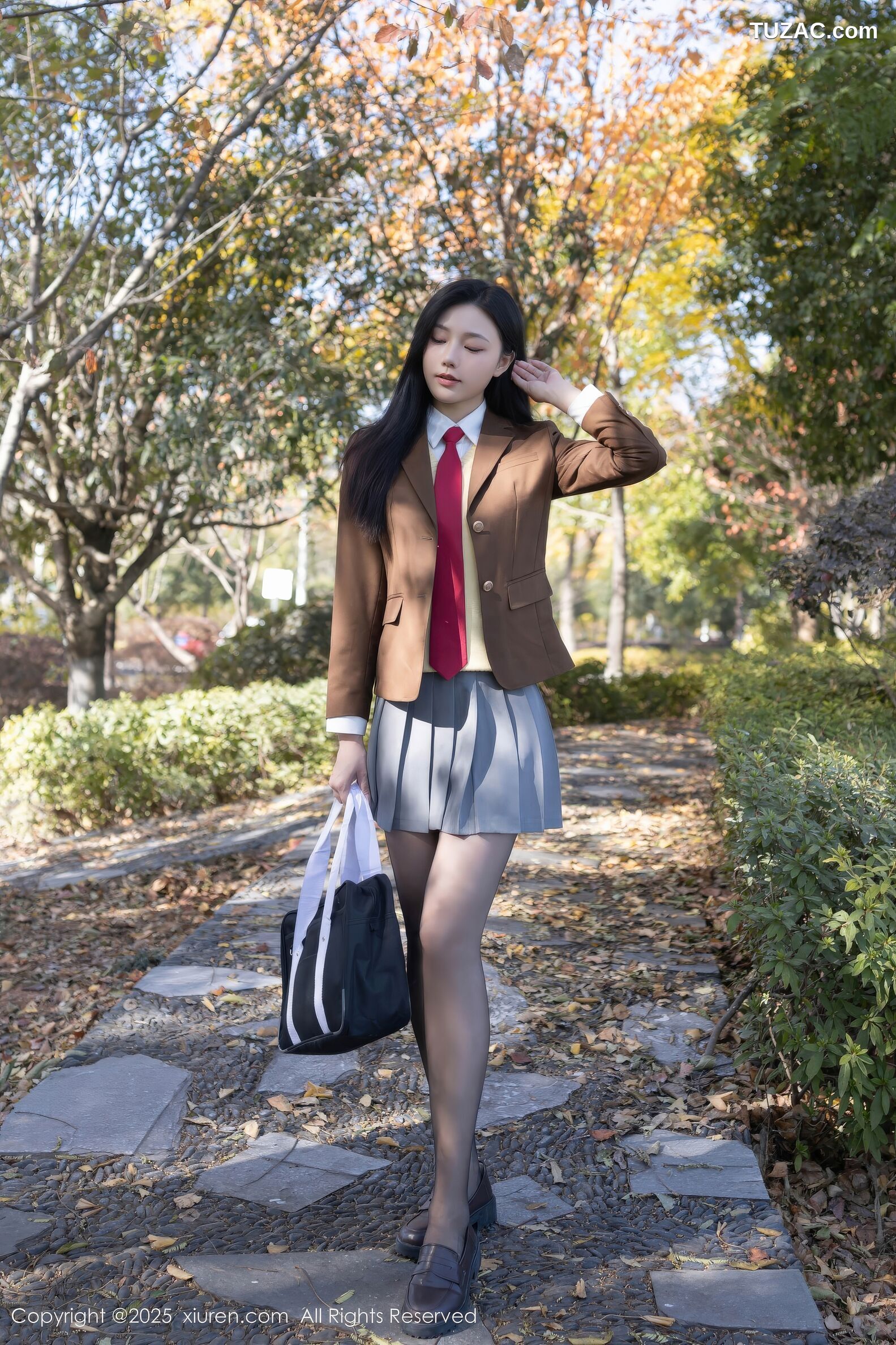 XiuRen秀人网-11087-安然anran-学生装白衬衫黑袜-2025.12.09