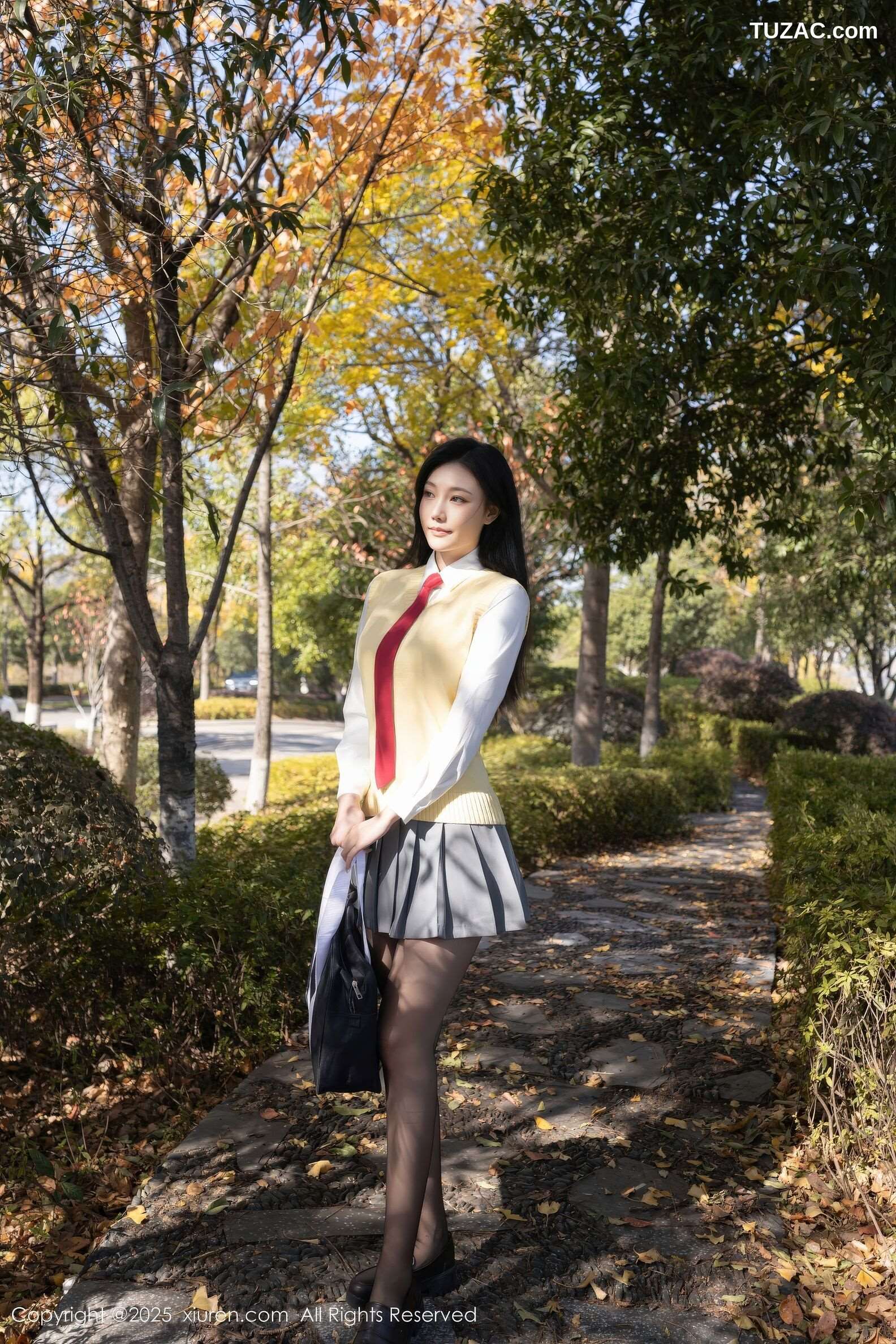 XiuRen秀人网-11087-安然anran-学生装白衬衫黑袜-2025.12.09