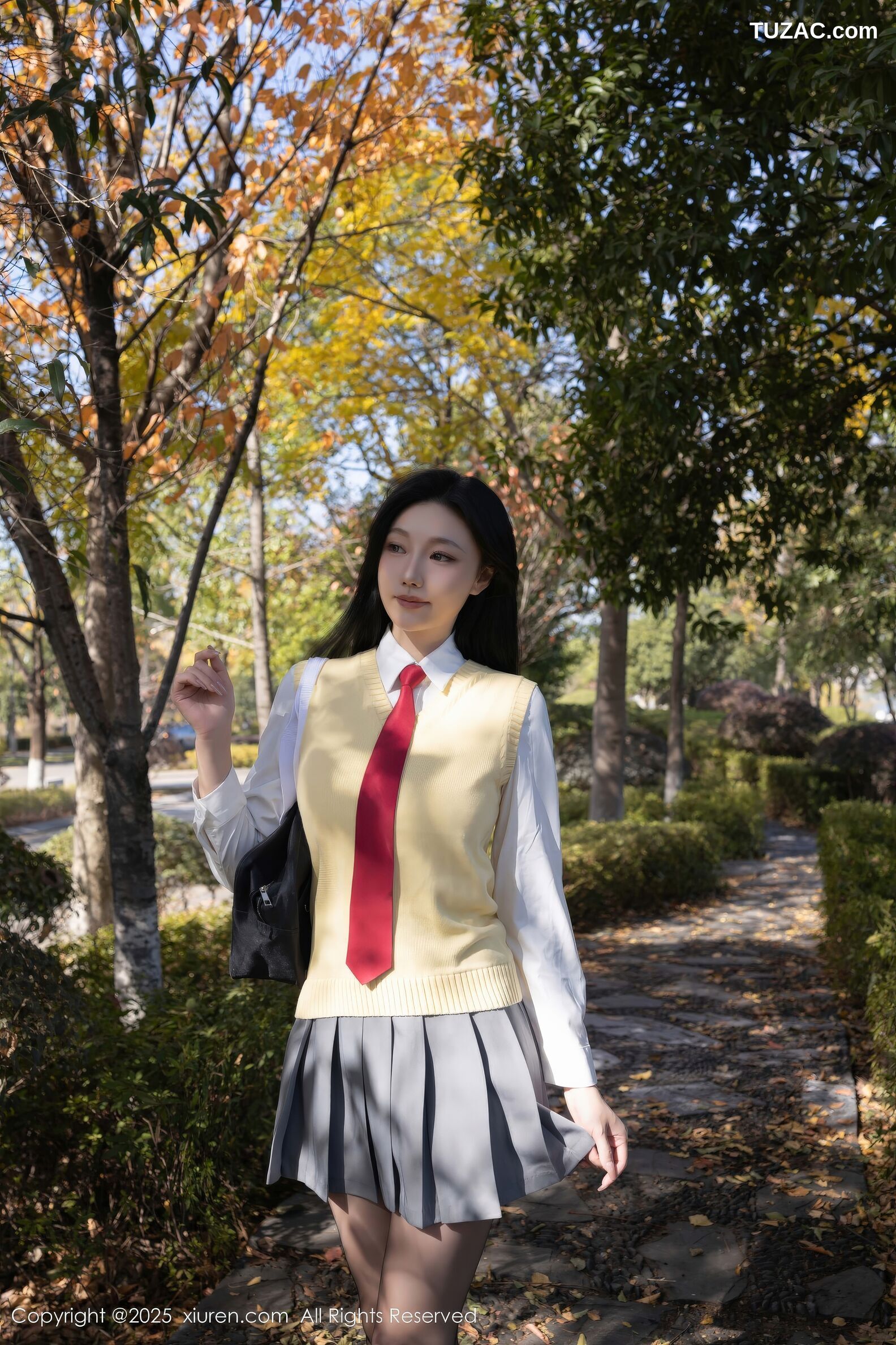 XiuRen秀人网-11087-安然anran-学生装白衬衫黑袜-2025.12.09