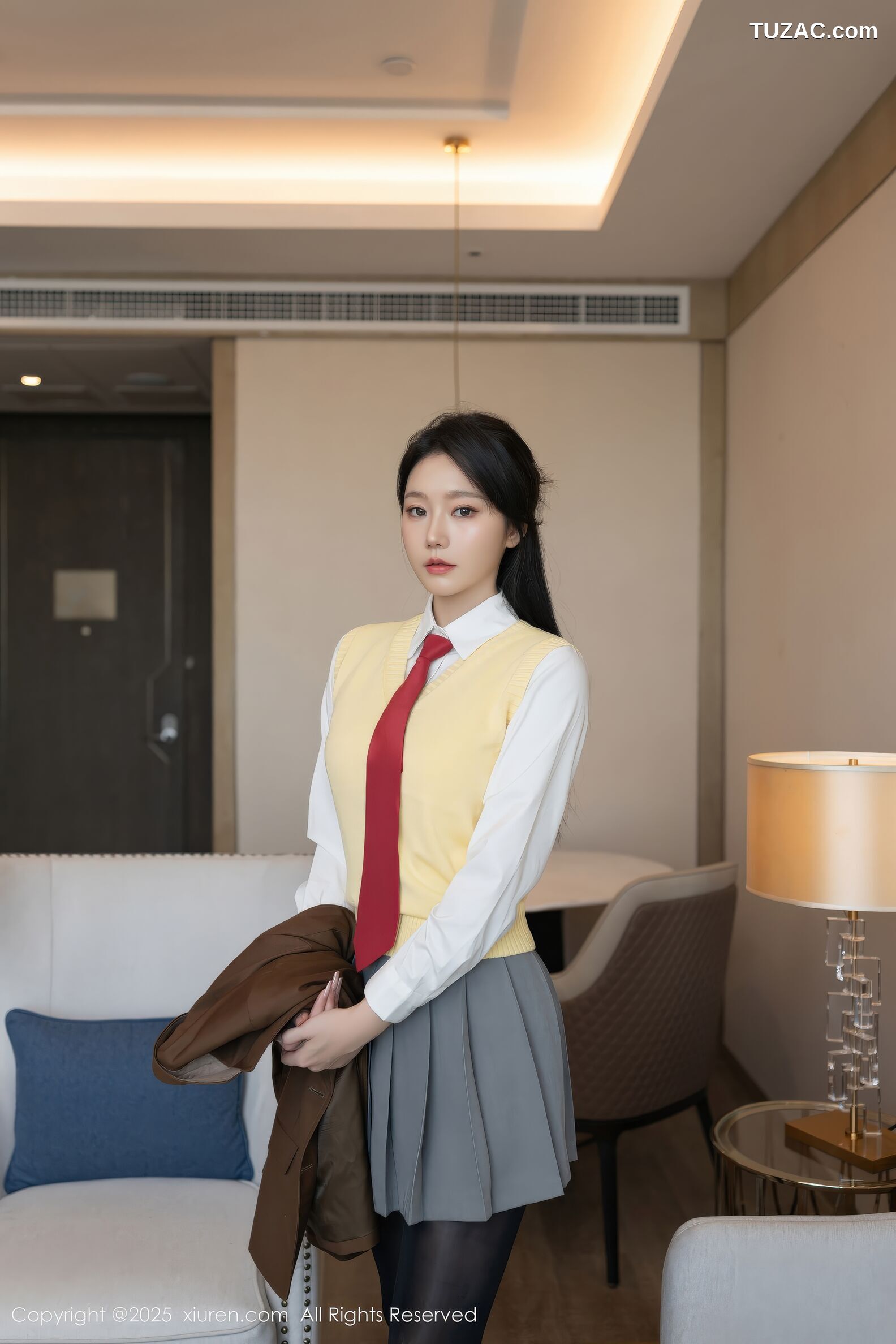 XiuRen秀人网-11087-安然anran-学生装白衬衫黑袜-2025.12.09