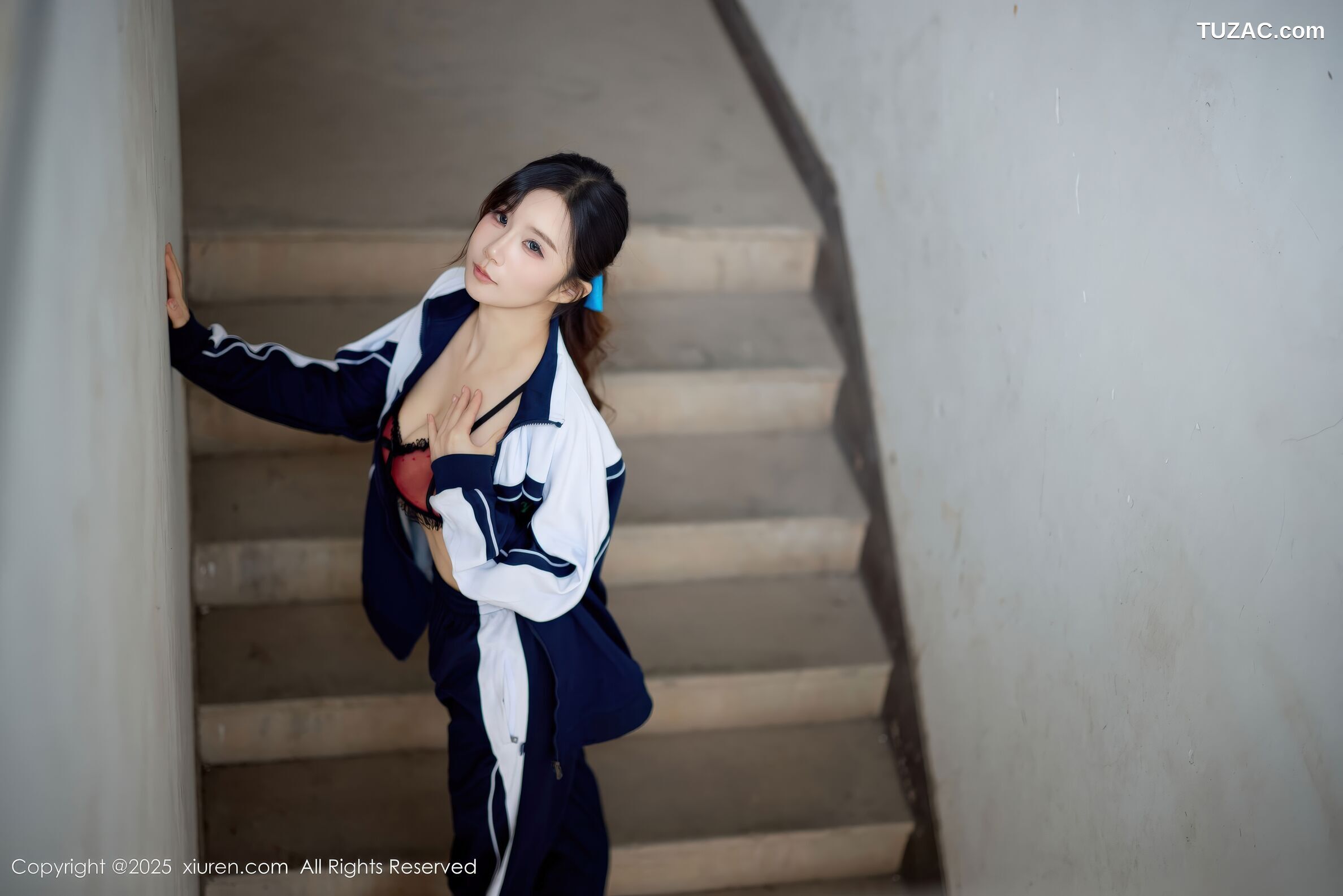 XiuRen秀人网-11103-小肉肉咪-校服校园清纯少女红色内衣-2025.12.12