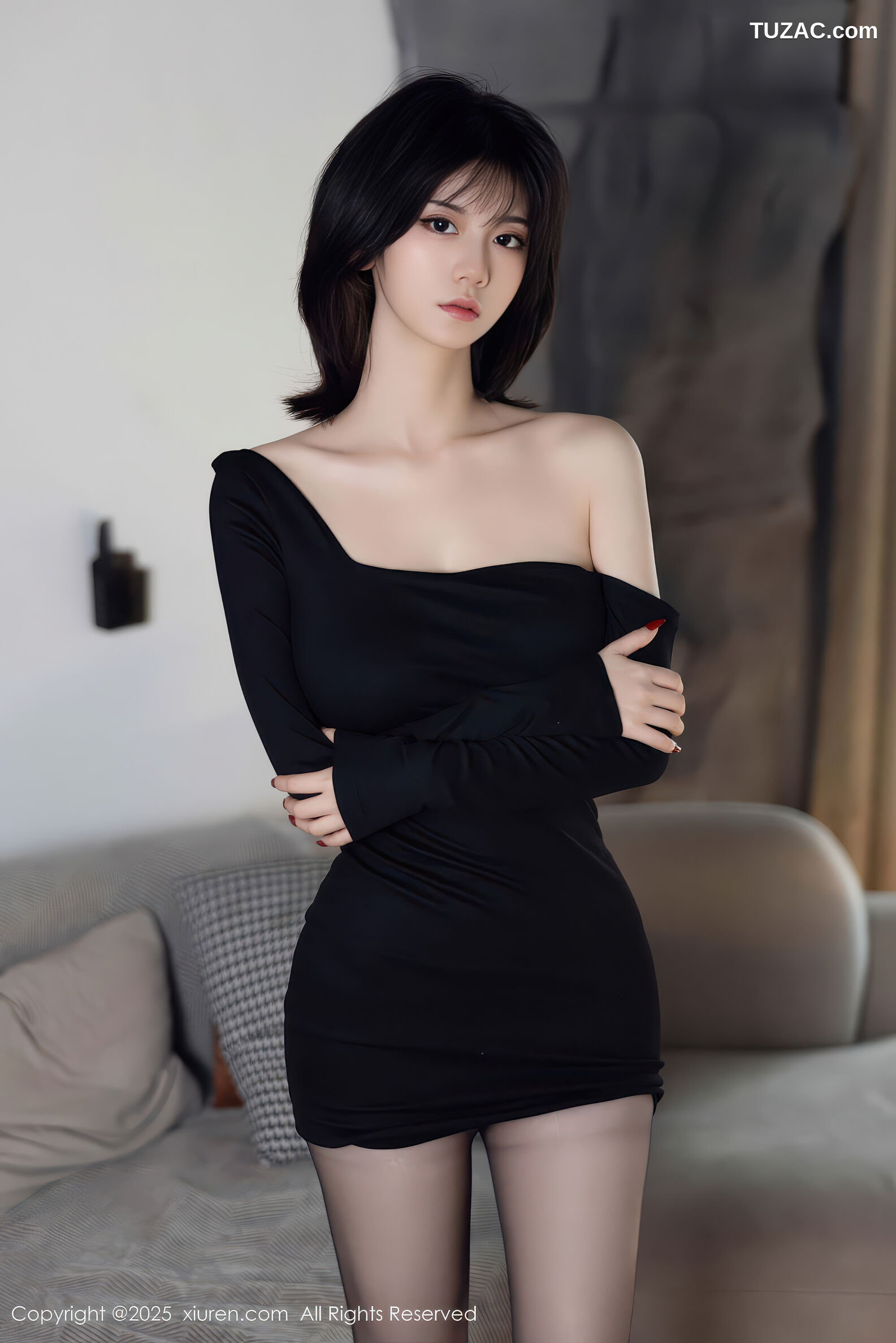 XiuRen秀人网-11105-凌七七-短发美女黑色连衣短裙黑丝-2025.12.12