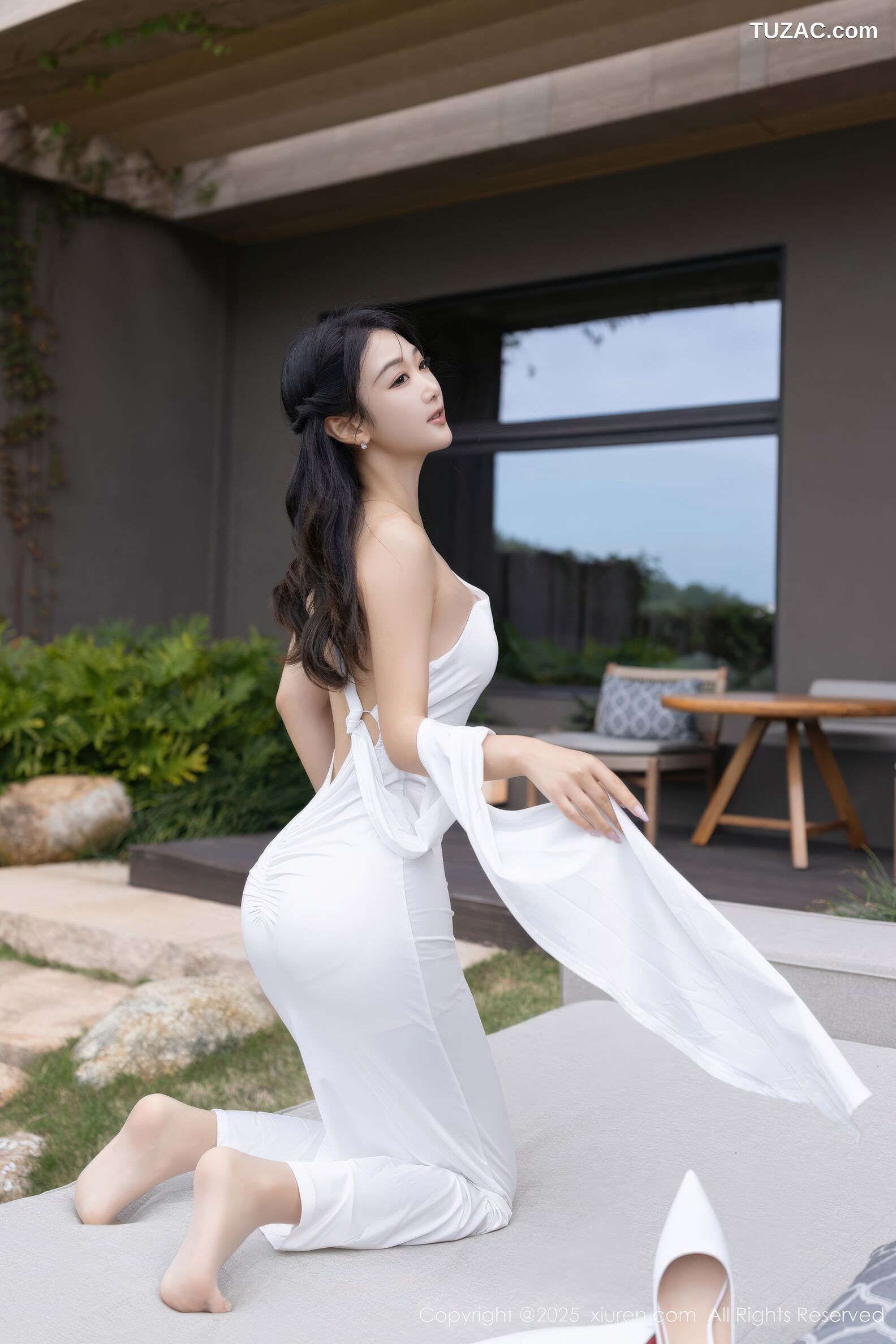 XiuRen秀人网-11109-唐安琪-白色长裙诱人肉色丝袜-2025.12.15