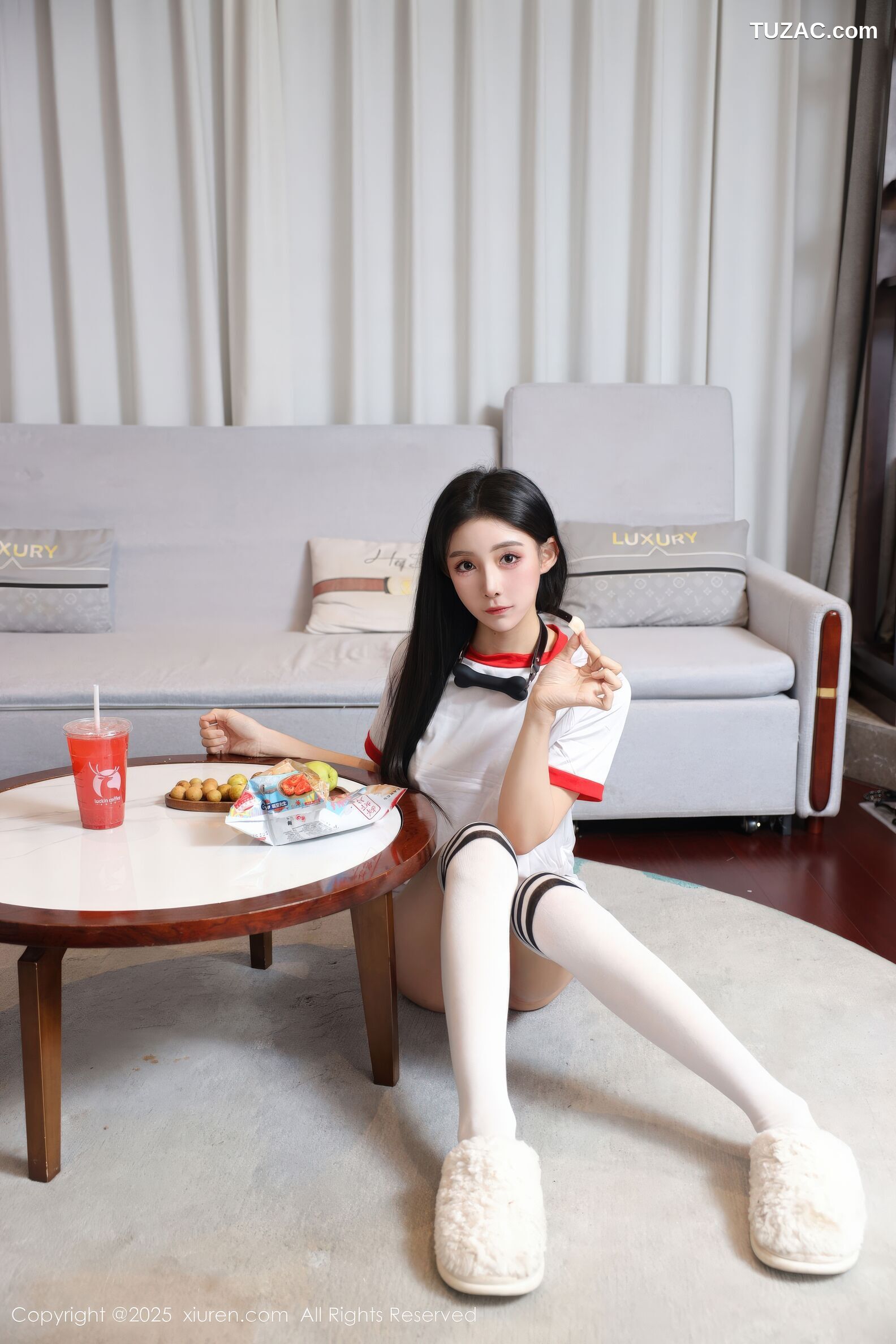 XiuRen秀人网-11110-许微微呀-白色运动T恤白袜红绳绑缚-2025.12.16