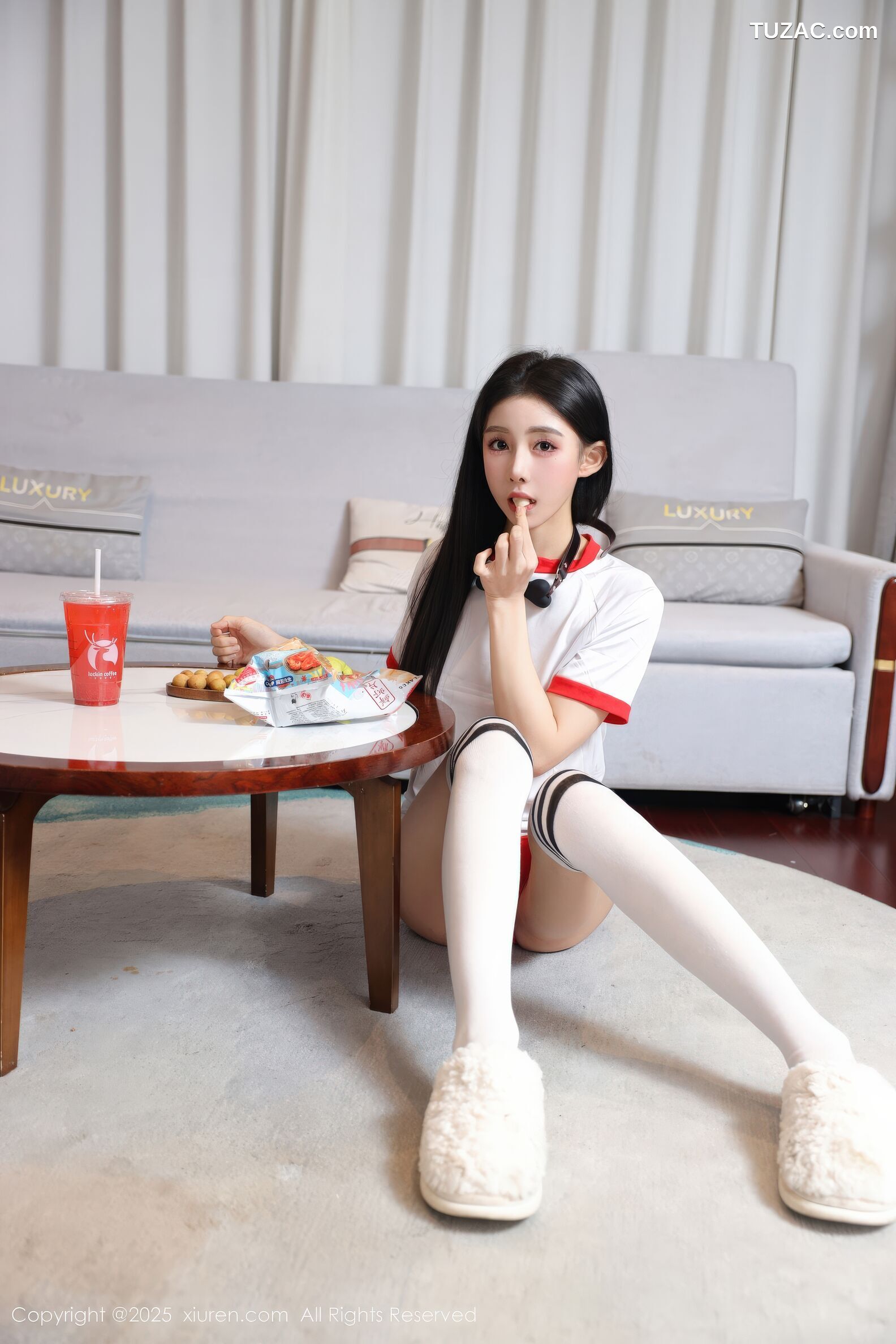 XiuRen秀人网-11110-许微微呀-白色运动T恤白袜红绳绑缚-2025.12.16