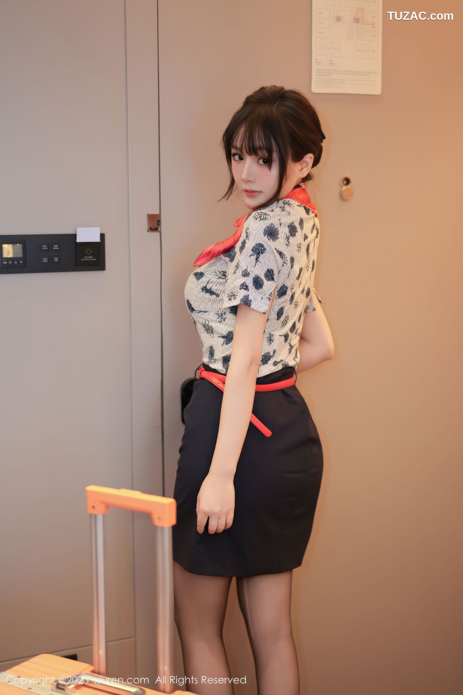 XiuRen秀人网-11115-沈南汐RuRu-空姐制服黑丝灰色内衣爆乳-2025.12.16