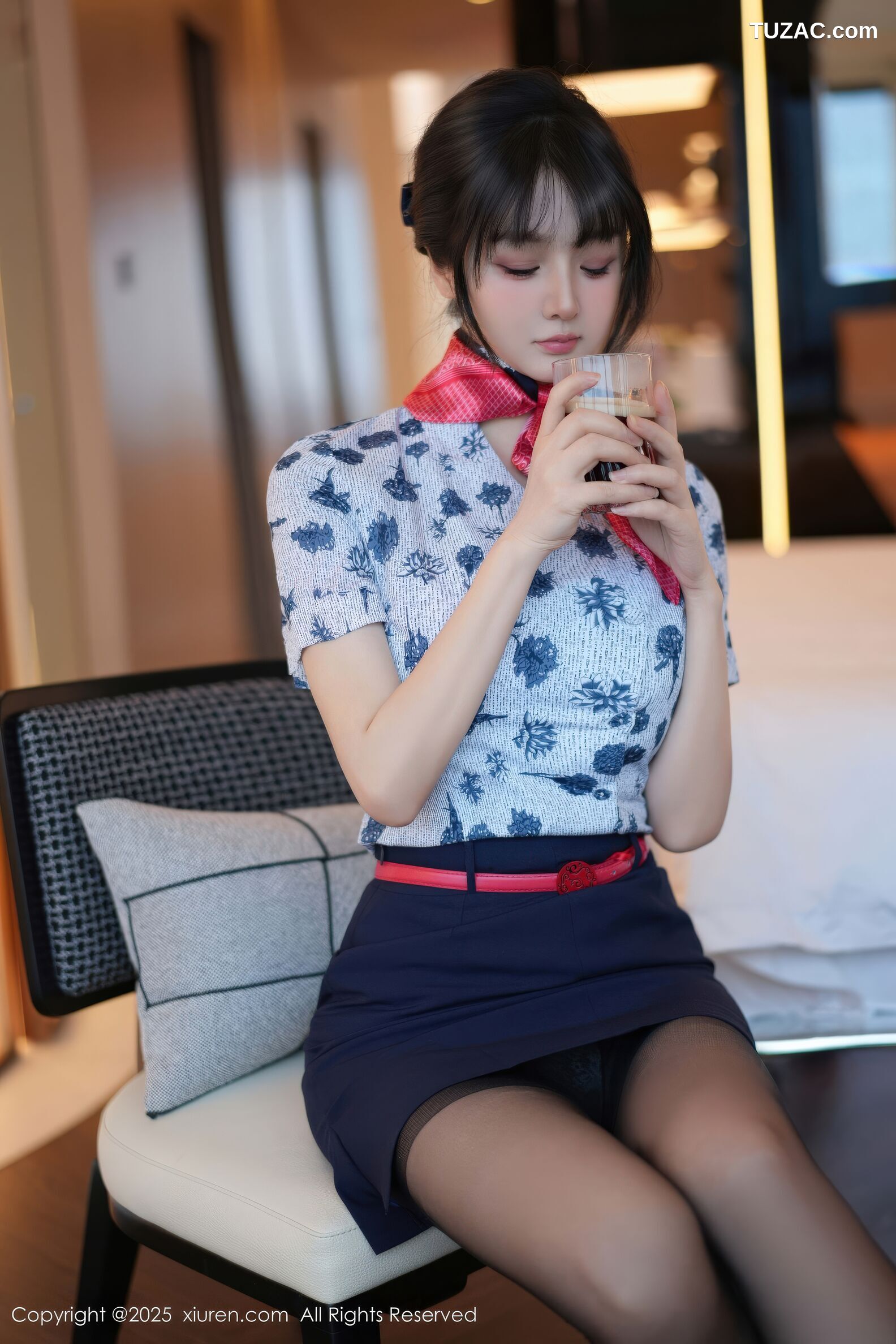XiuRen秀人网-11115-沈南汐RuRu-空姐制服黑丝灰色内衣爆乳-2025.12.16