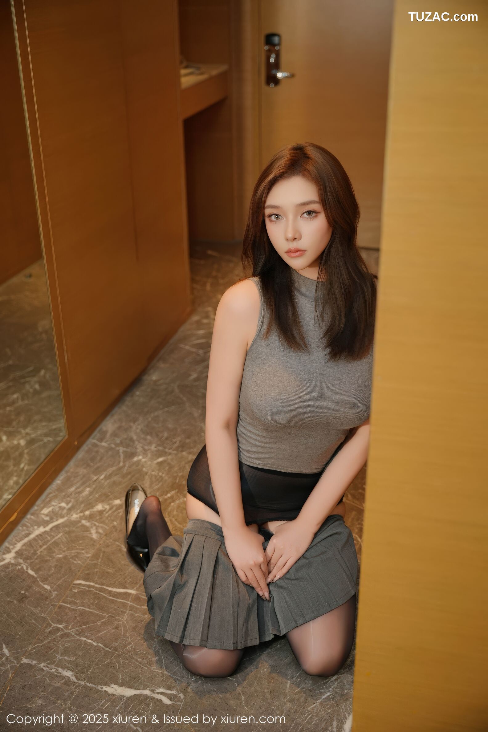 XiuRen秀人网-11118-娜比-灰色镂空服饰吊带袜黑丝-2025.12.17