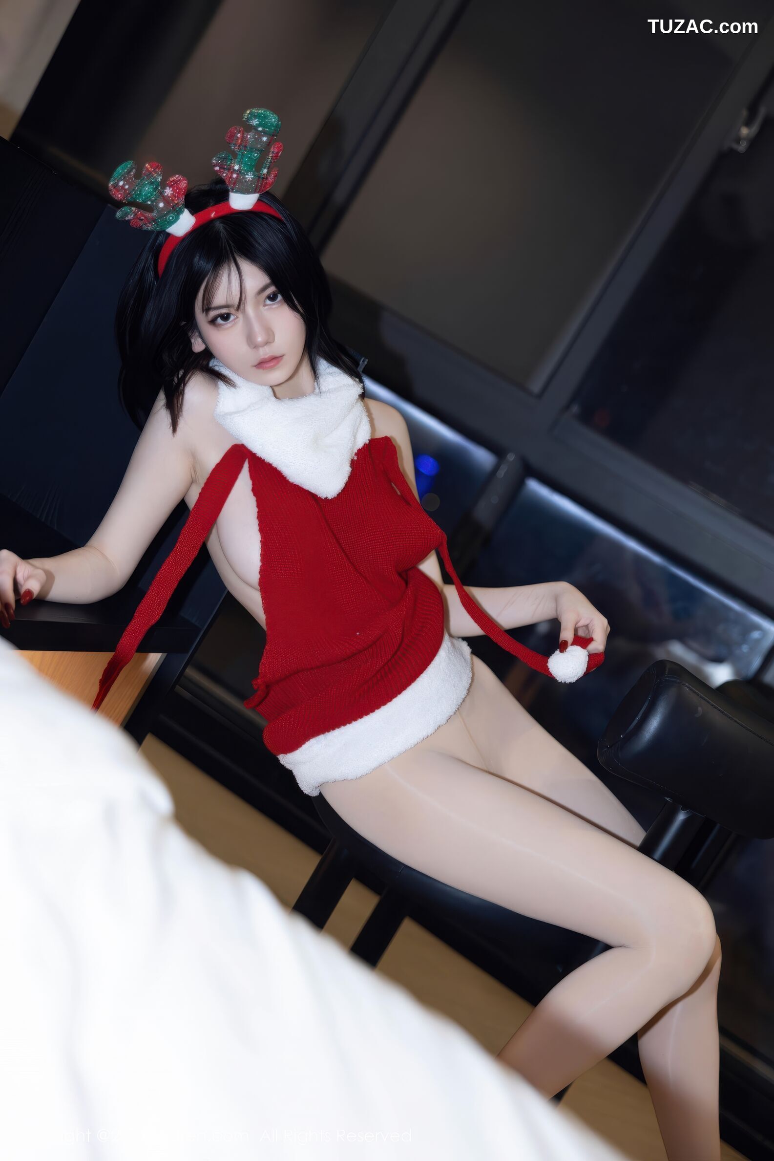 XiuRen秀人网-11158-凌七七-圣诞露背红色毛衣-2025.12.25