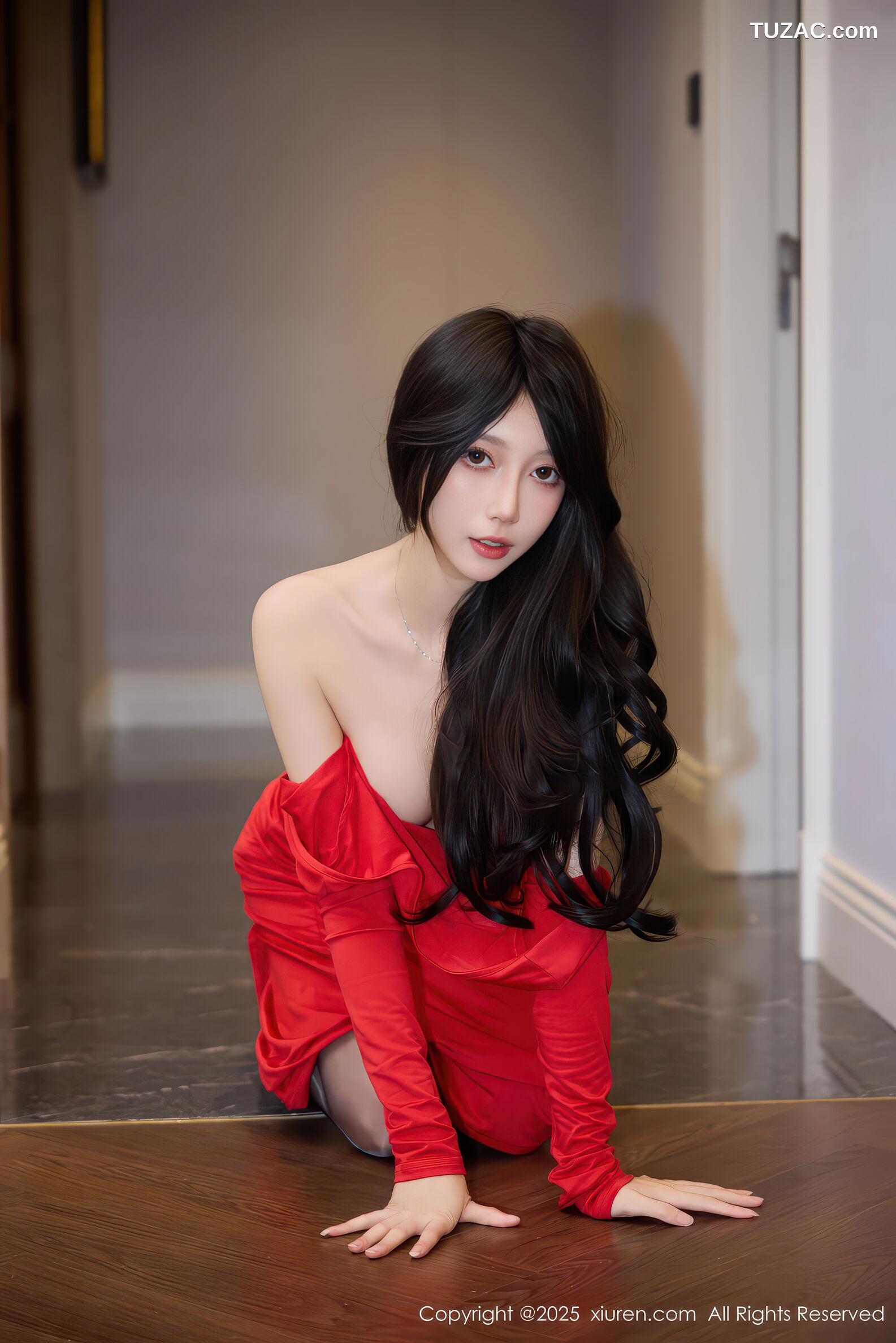 XiuRen秀人网-11169-玥儿玥er-红色连衣裙魅惑黑丝-2025.12.29